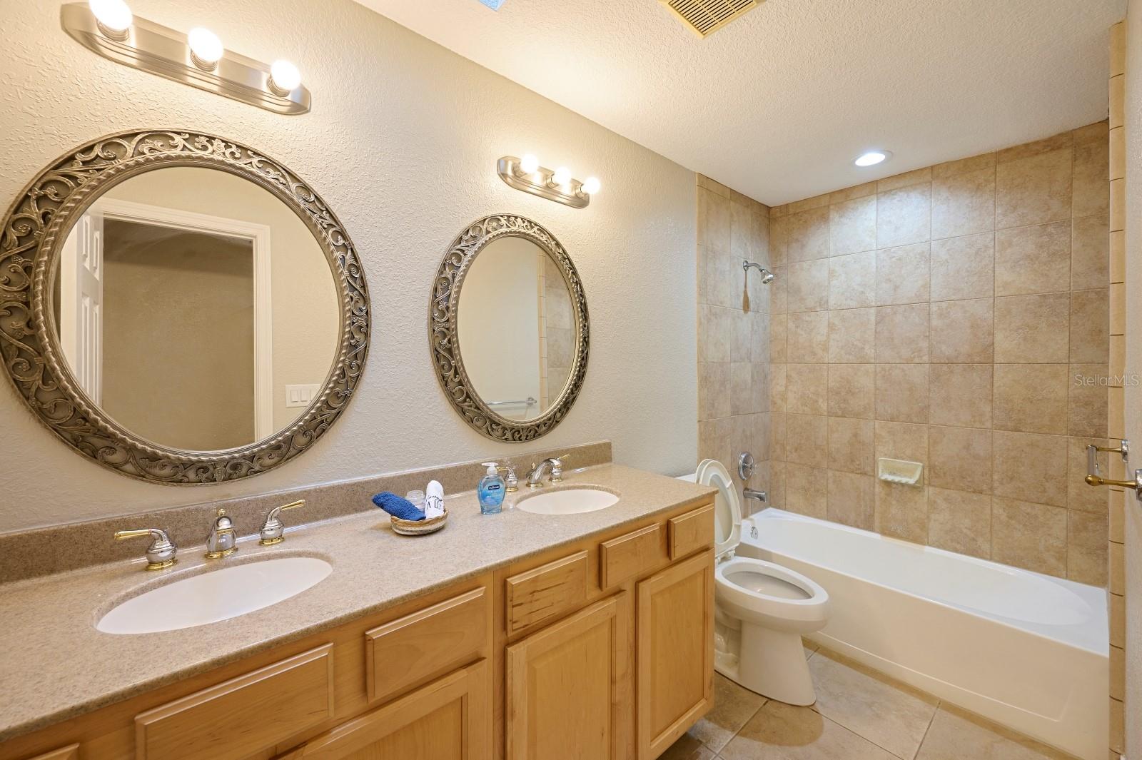 8521 SANDBERRY BLVD, ORLANDO, FL, 32819