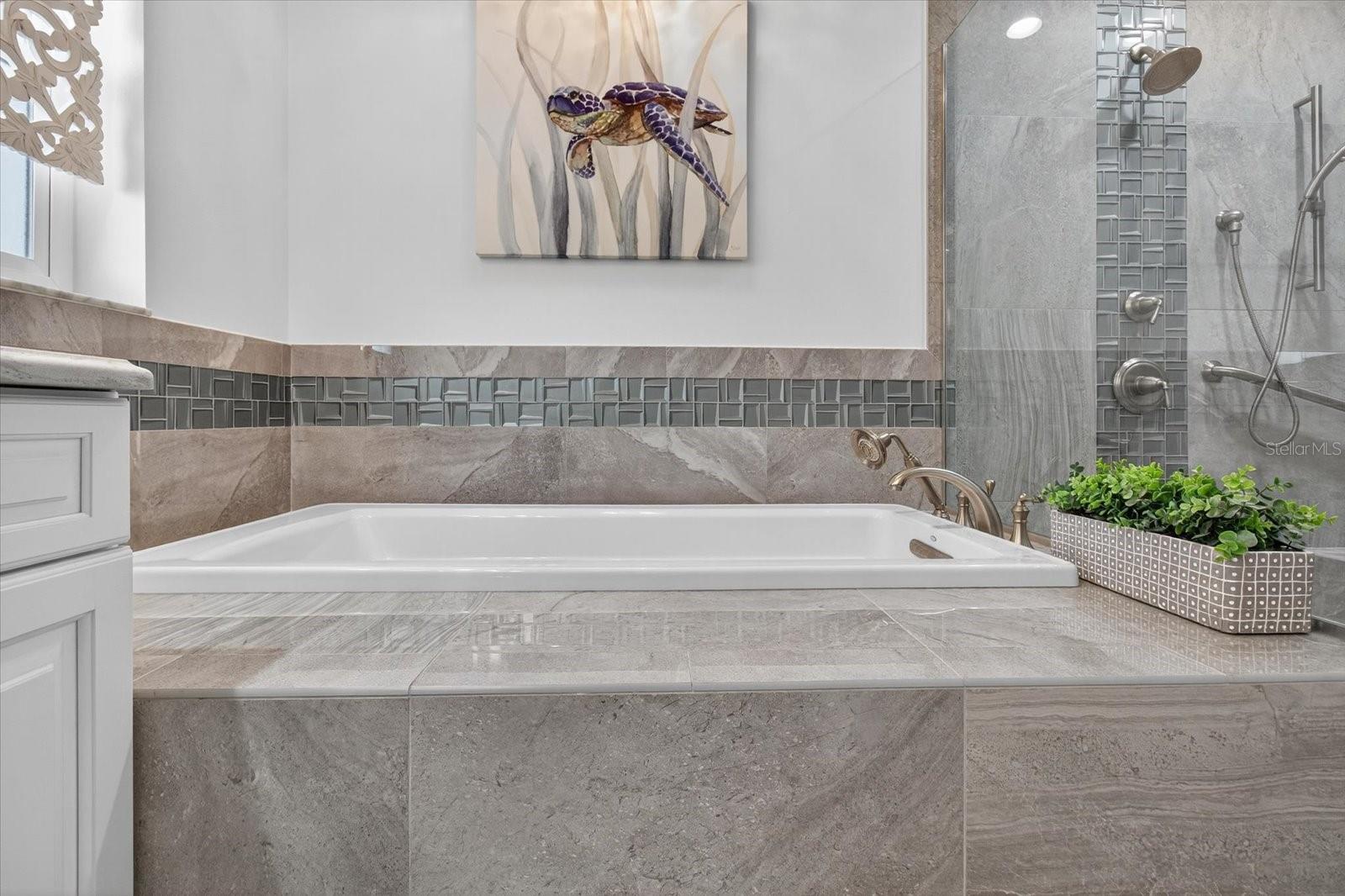 6130 BAYOU GRANDE BLVD NE, ST PETERSBURG, FL, 33703