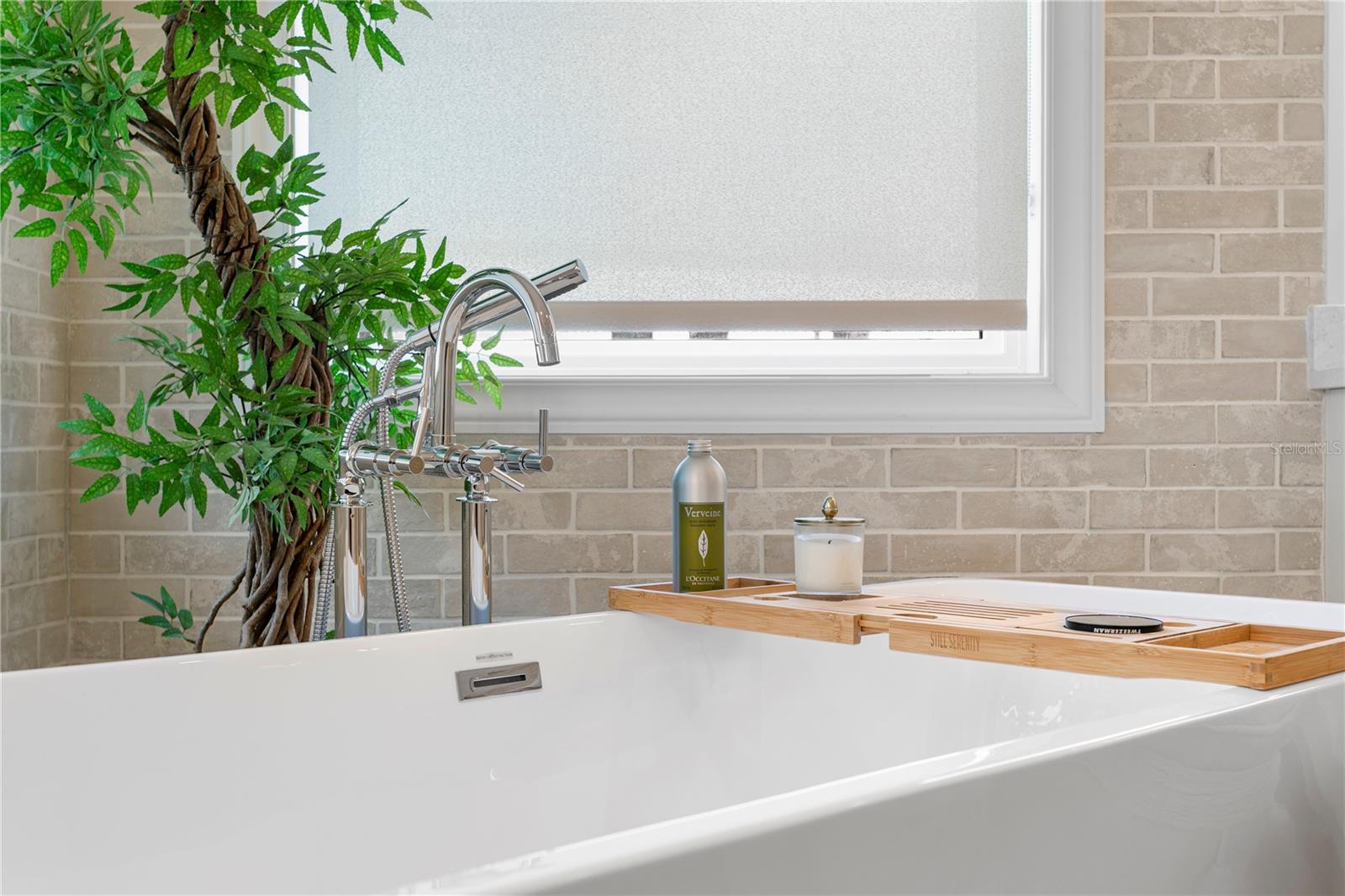 TB8441798 Property Photo