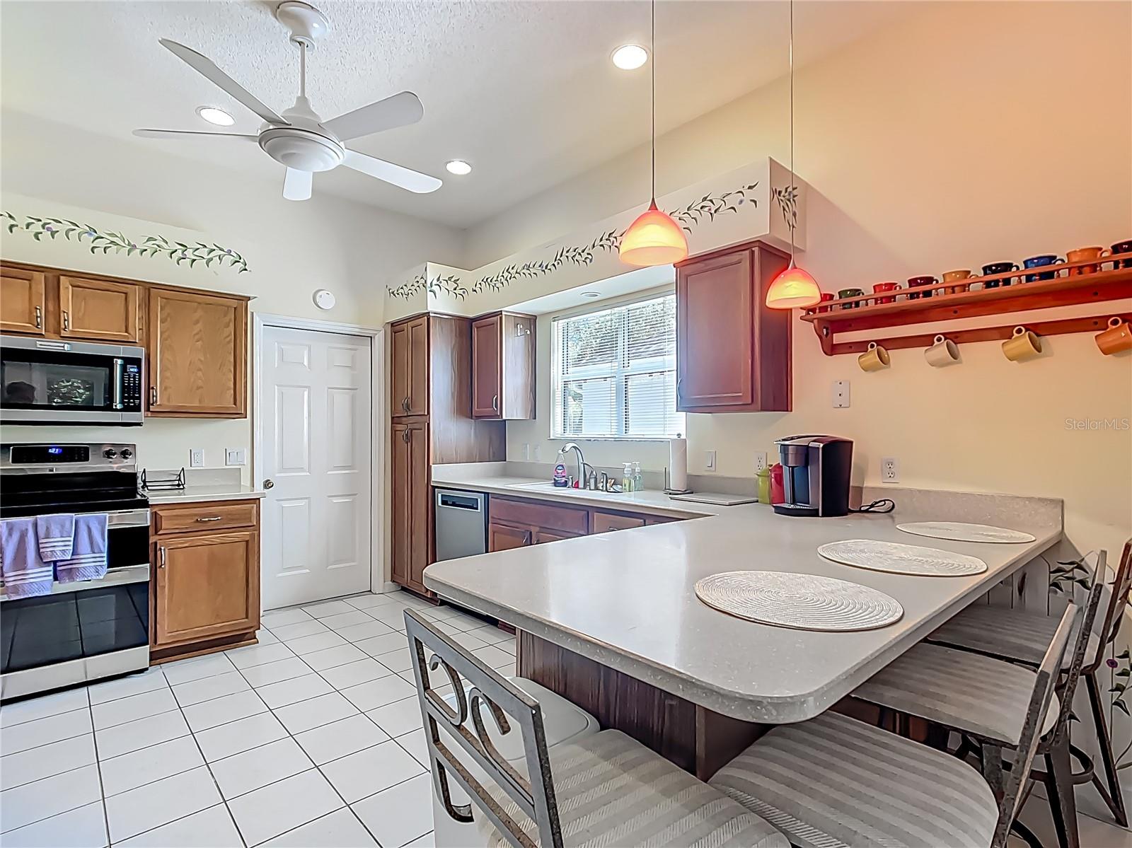 208 DESOTA CT, LADY LAKE, FL, 32159