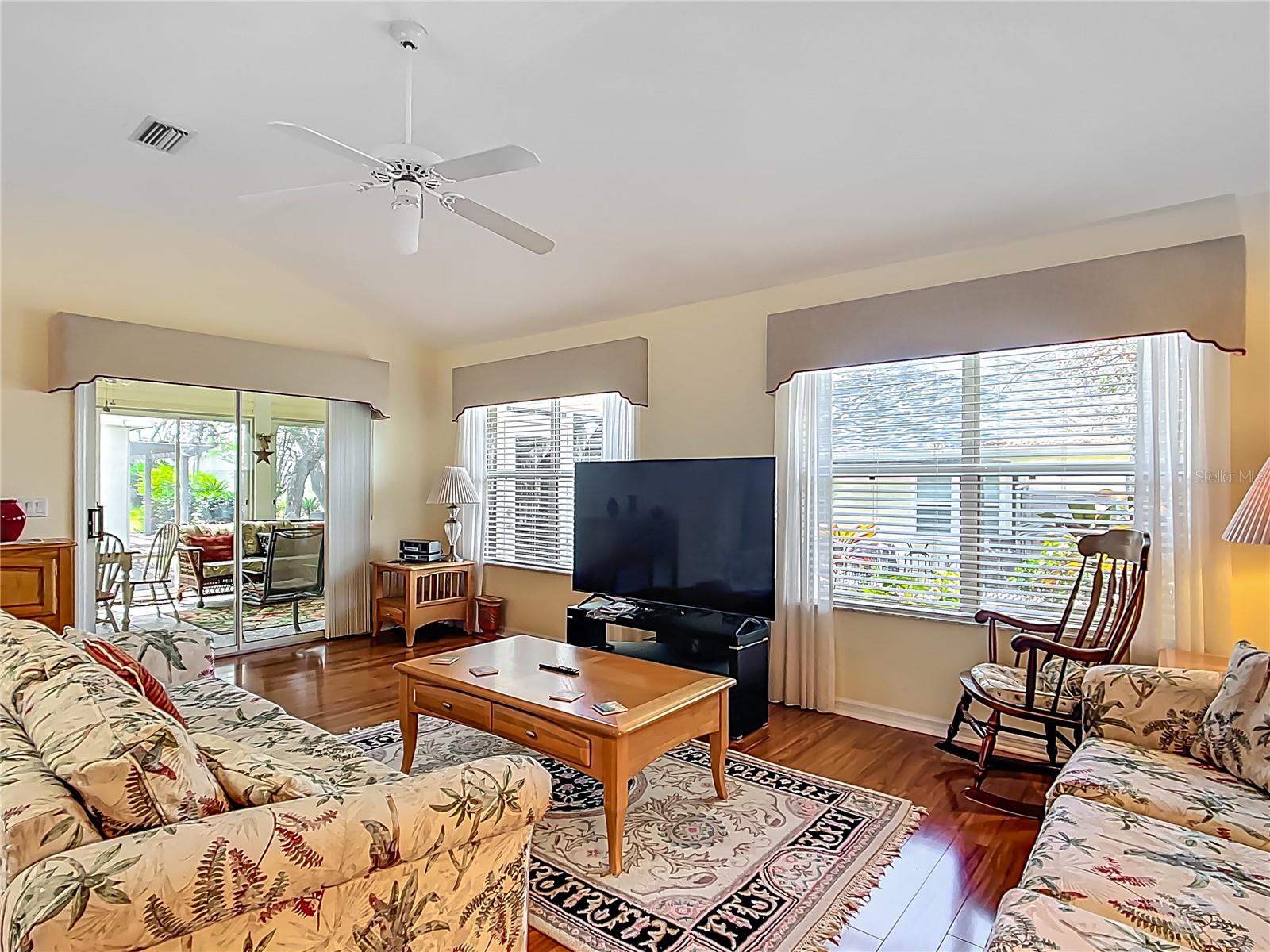 208 DESOTA CT, LADY LAKE, FL, 32159