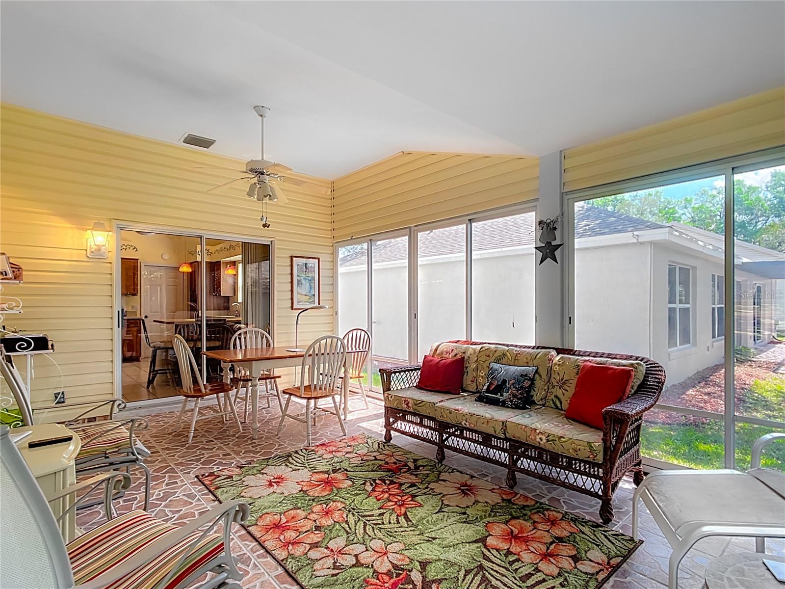 208 DESOTA CT, LADY LAKE, FL, 32159