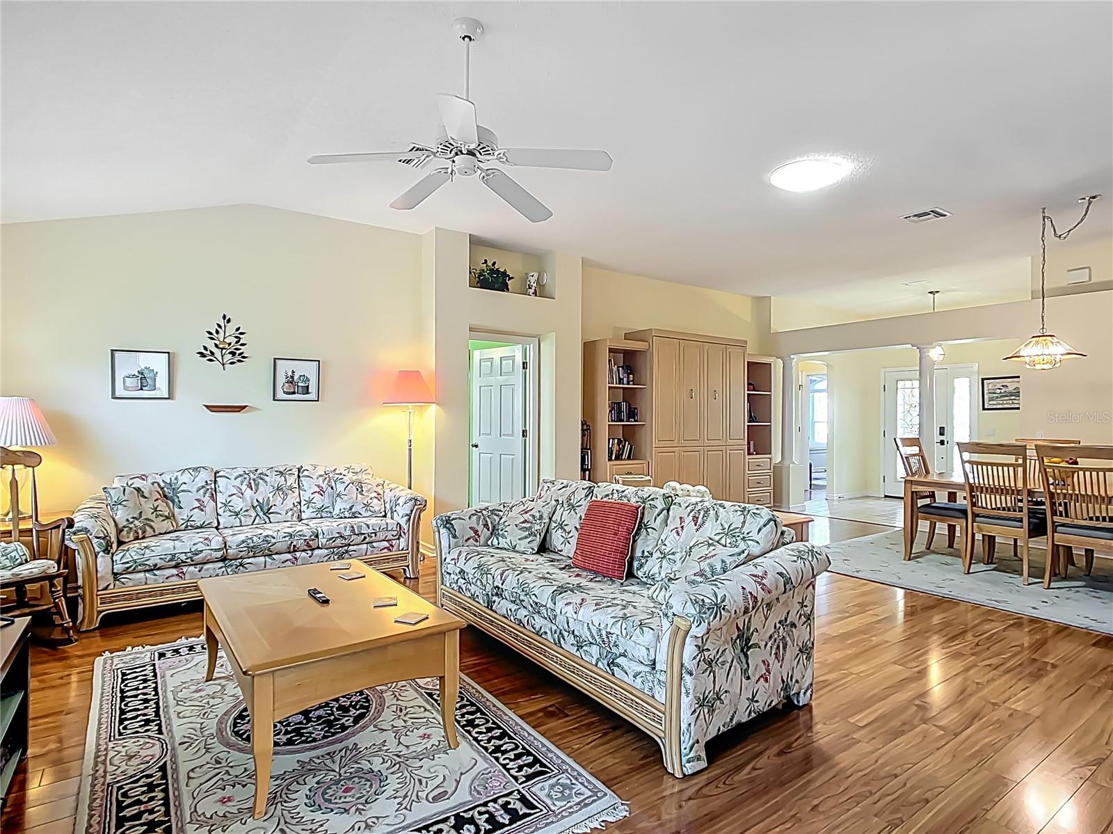 208 DESOTA CT, LADY LAKE, FL, 32159