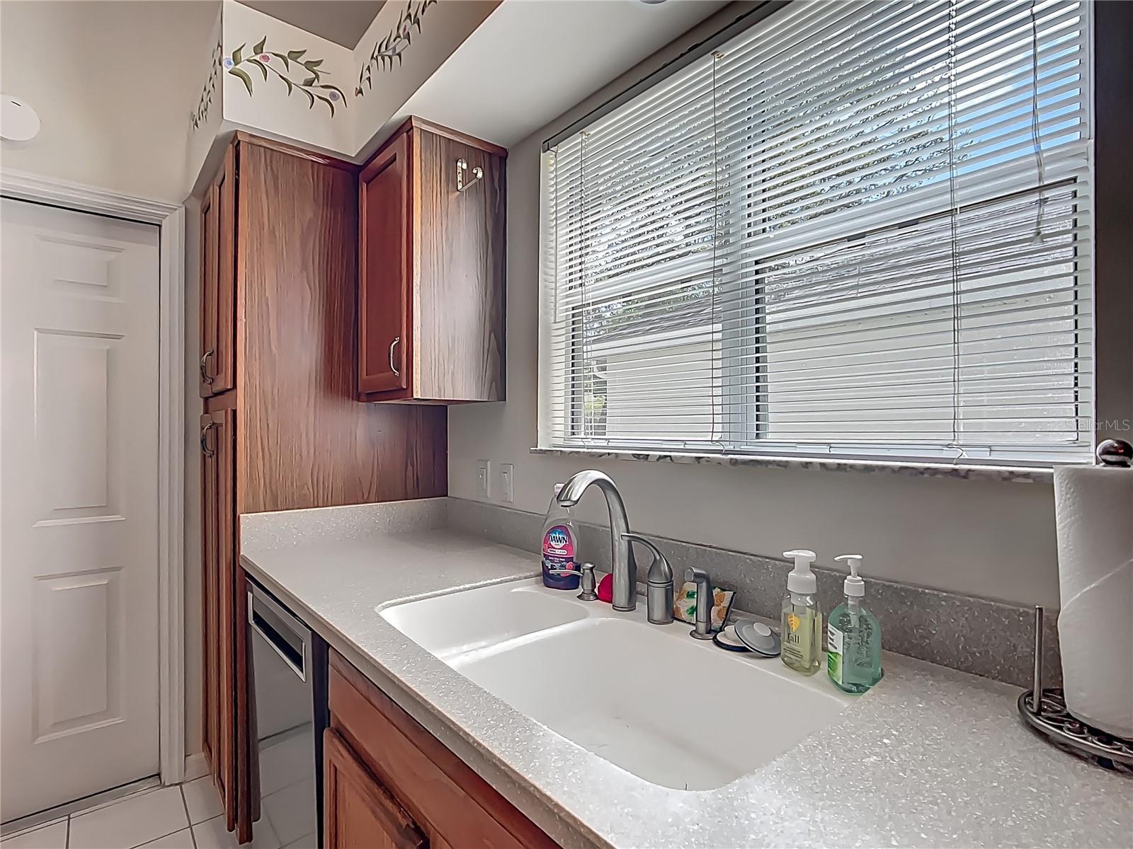 208 DESOTA CT, LADY LAKE, FL, 32159