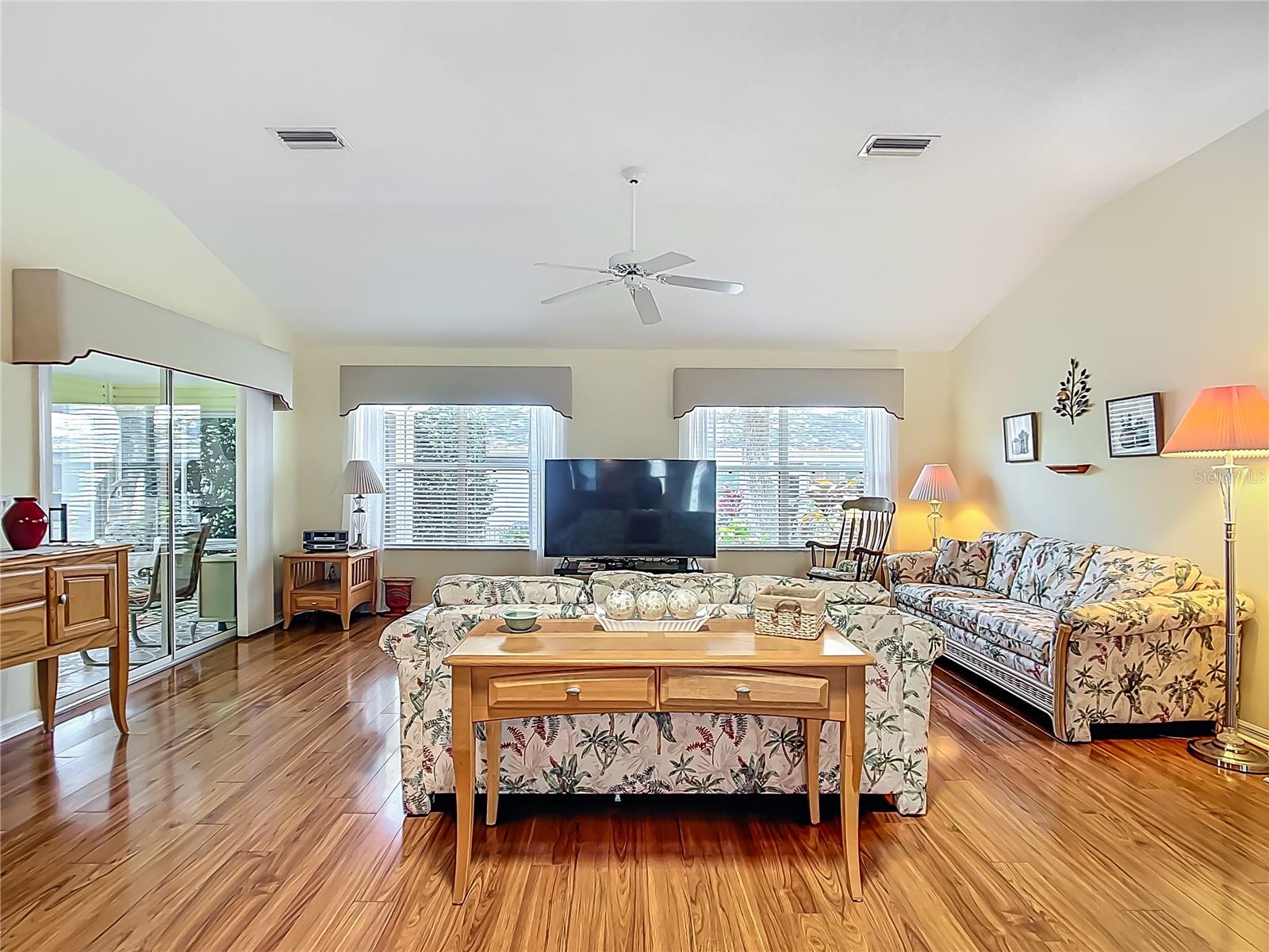 208 DESOTA CT, LADY LAKE, FL, 32159