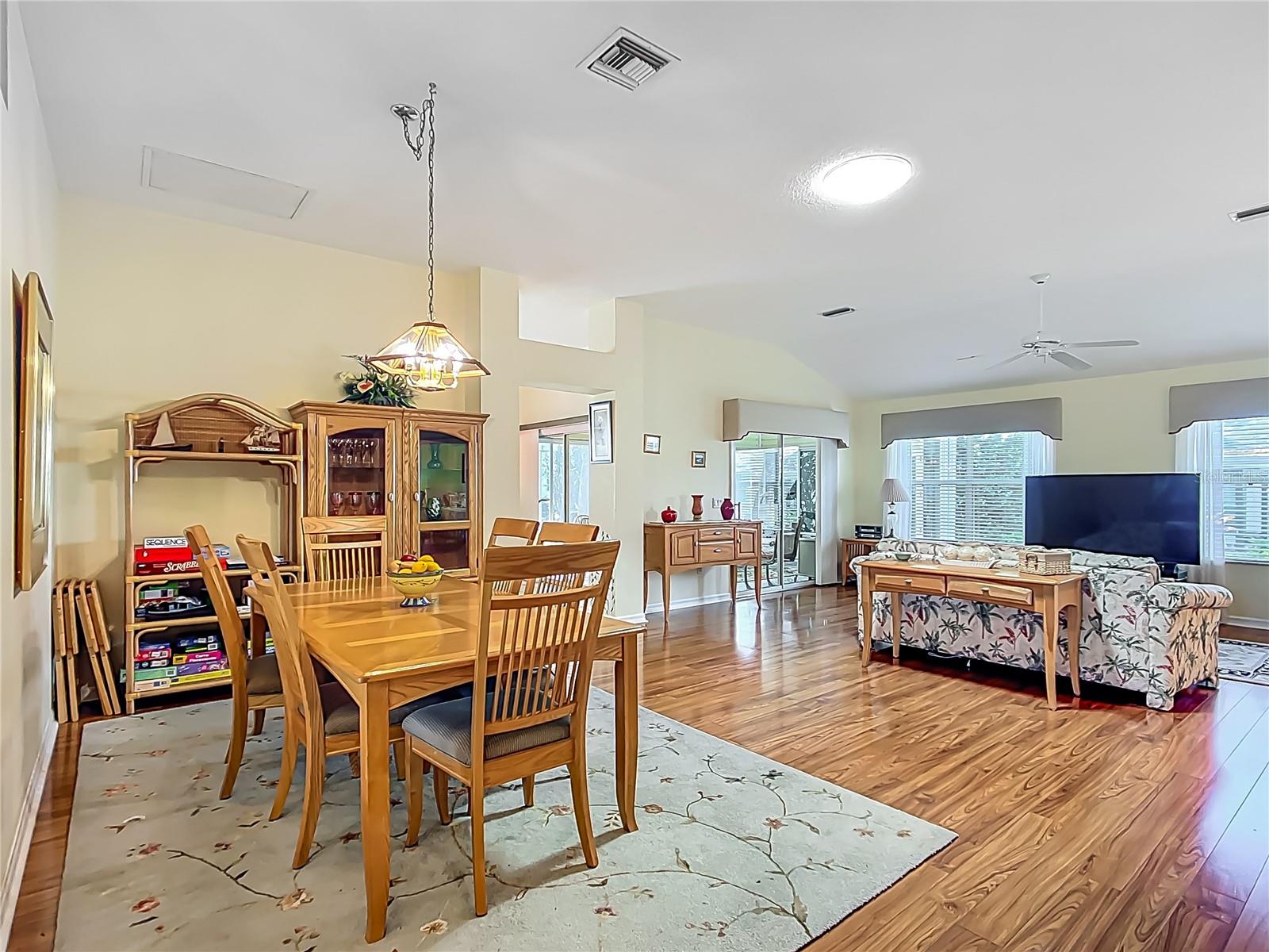 208 DESOTA CT, LADY LAKE, FL, 32159