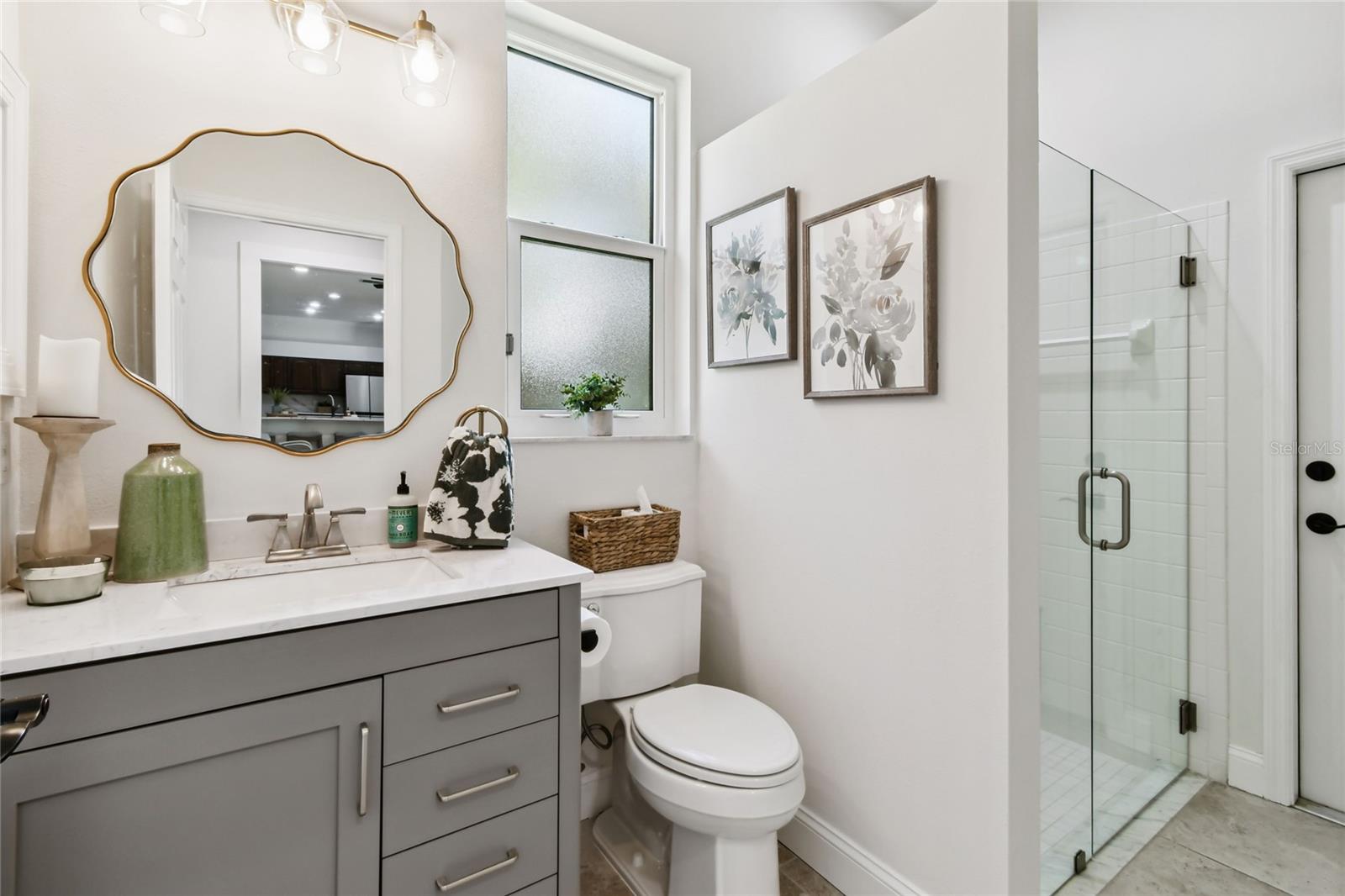 Bathroom 3 / Pool bath door to lanai