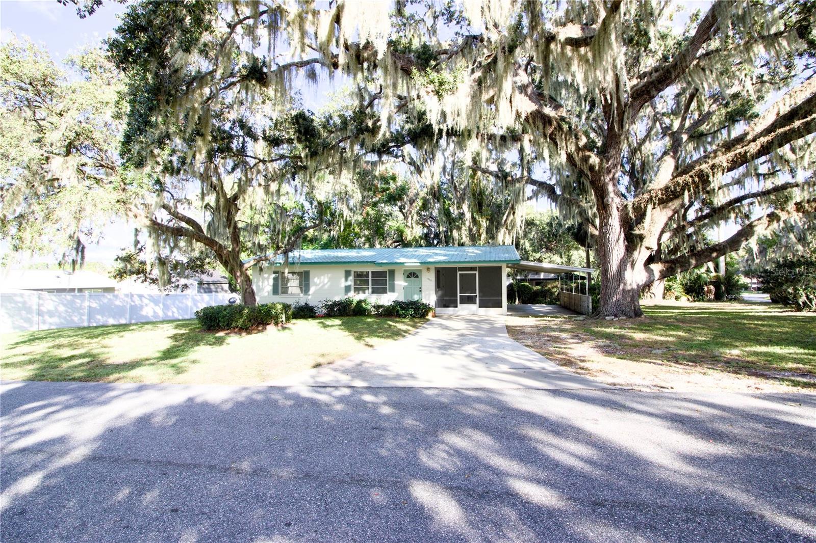 1320 SPARTAN AVE, LEESBURG, FL, 34748