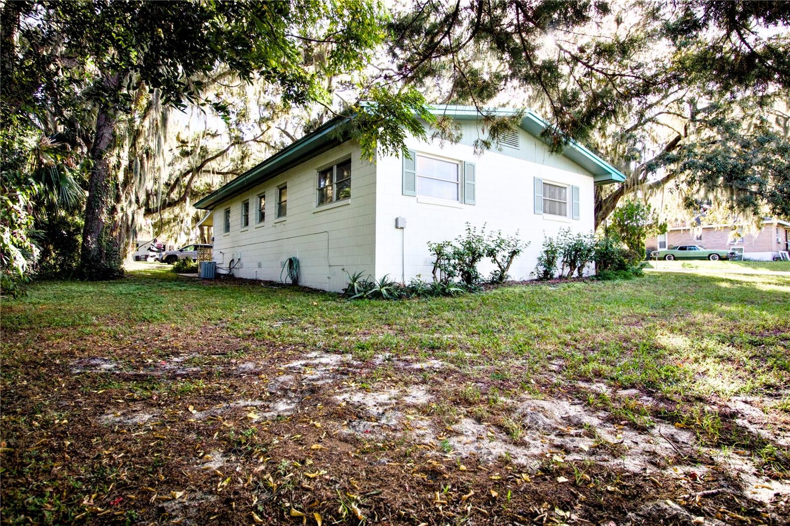 1320 SPARTAN AVE, LEESBURG, FL, 34748