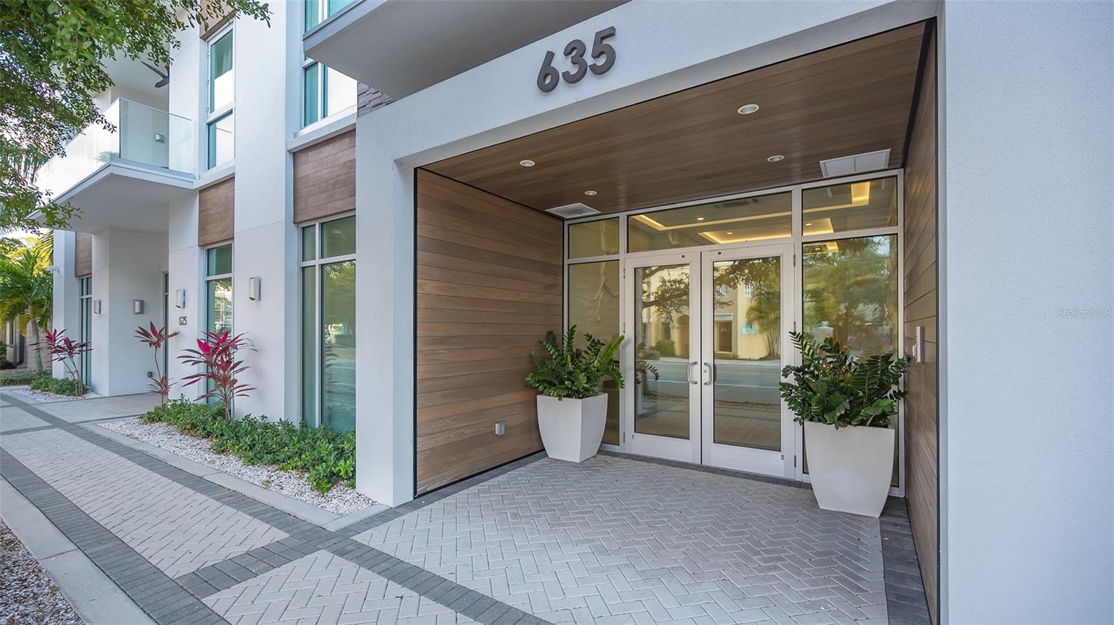 635 S ORANGE AVE #304, SARASOTA, FL, 34236