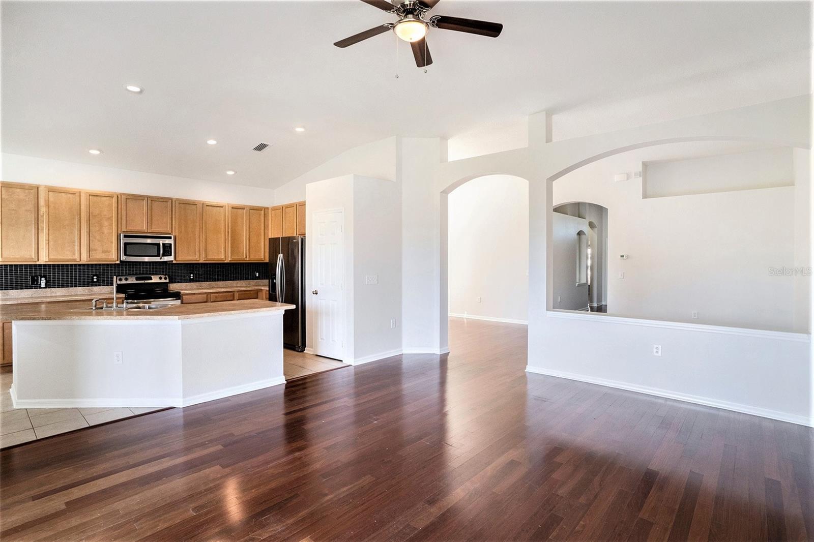 6822 RUNNER OAK DR, WESLEY CHAPEL, FL, 33545