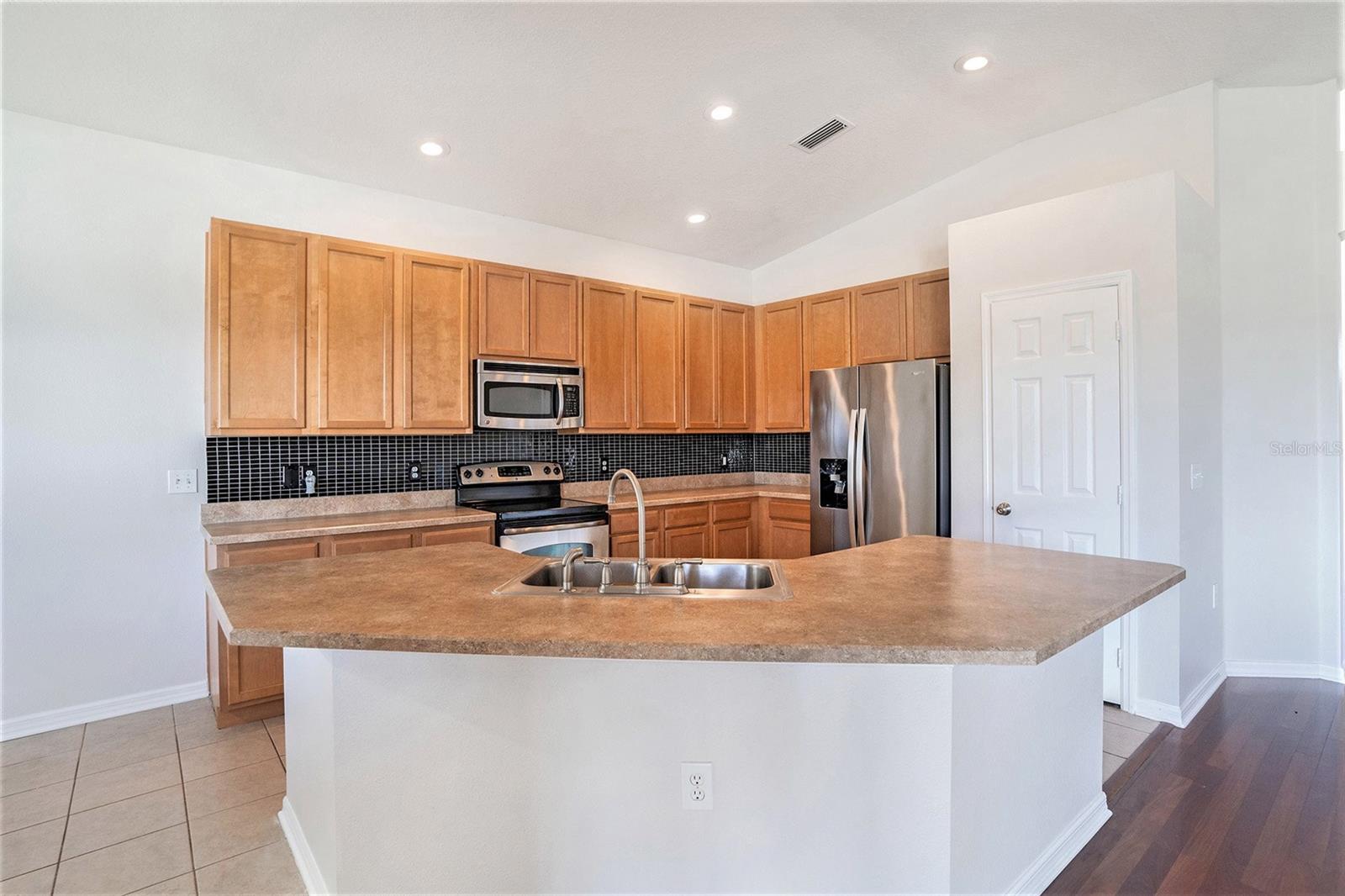 6822 RUNNER OAK DR, WESLEY CHAPEL, FL, 33545