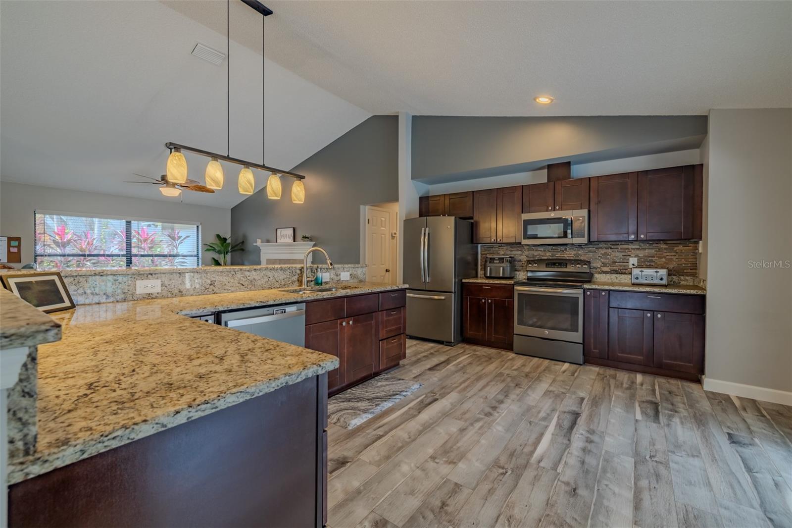 222 HALTON CIR, SEFFNER, FL, 33584