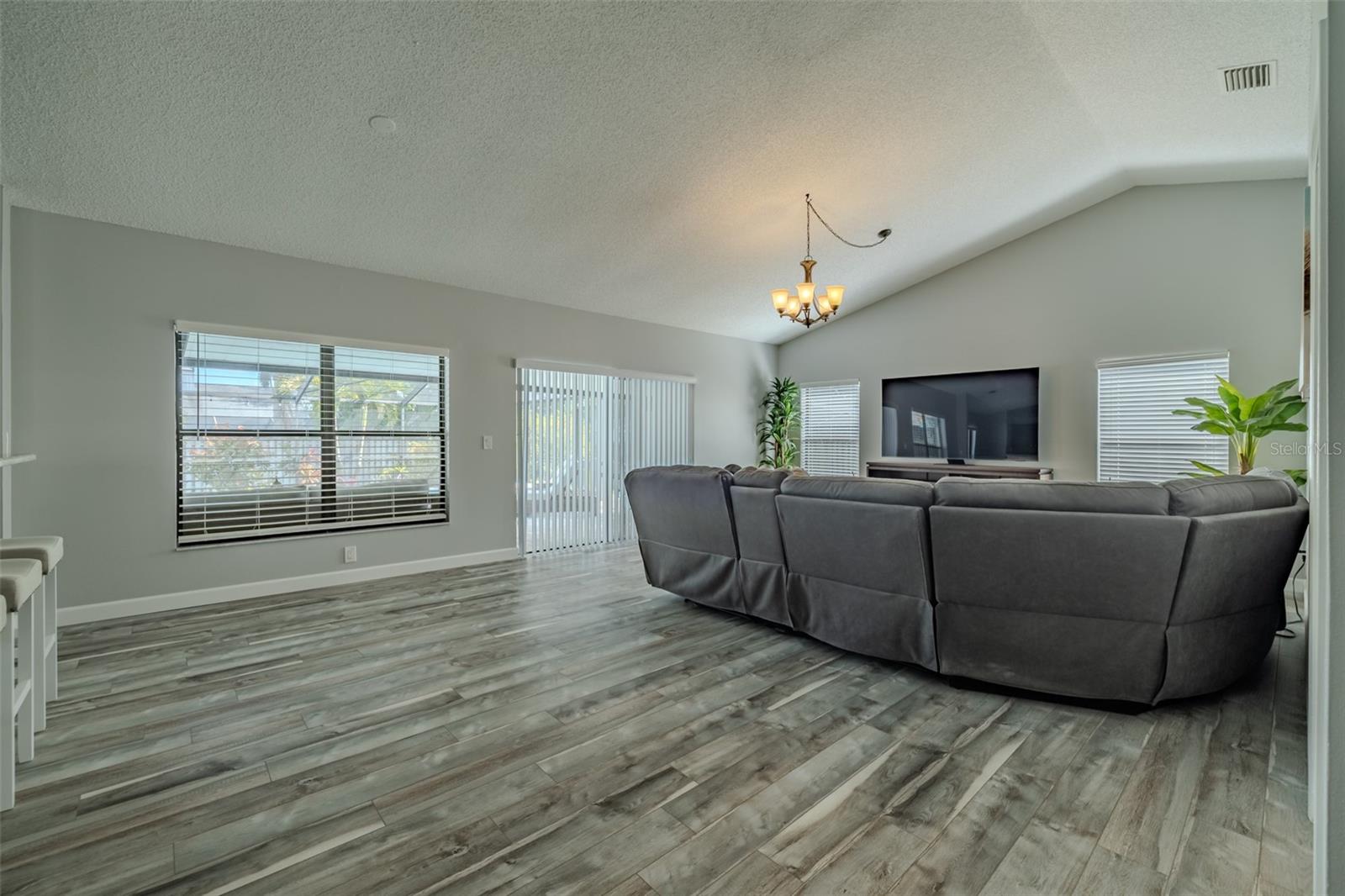 222 HALTON CIR, SEFFNER, FL, 33584