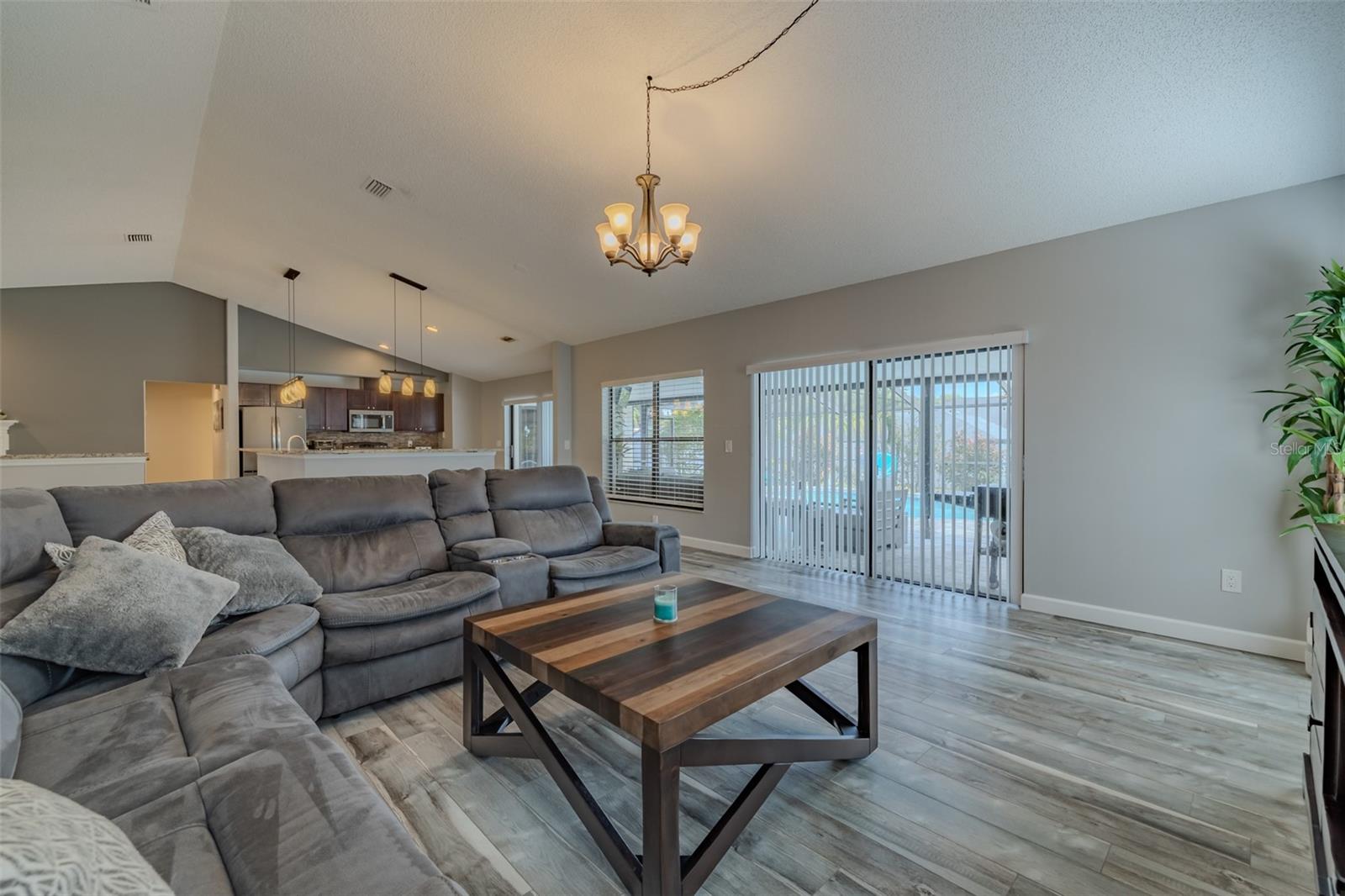 222 HALTON CIR, SEFFNER, FL, 33584