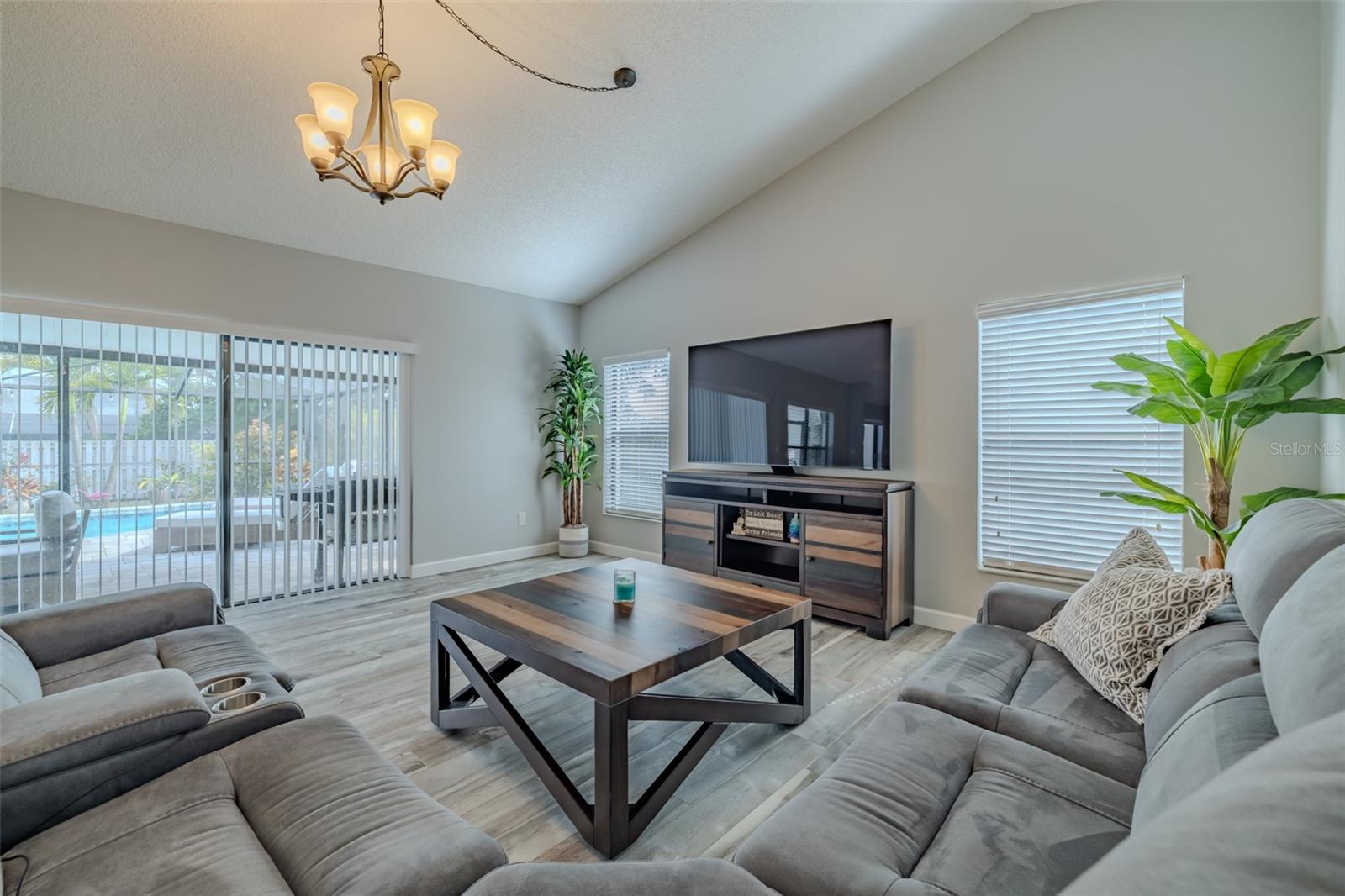 222 HALTON CIR, SEFFNER, FL, 33584