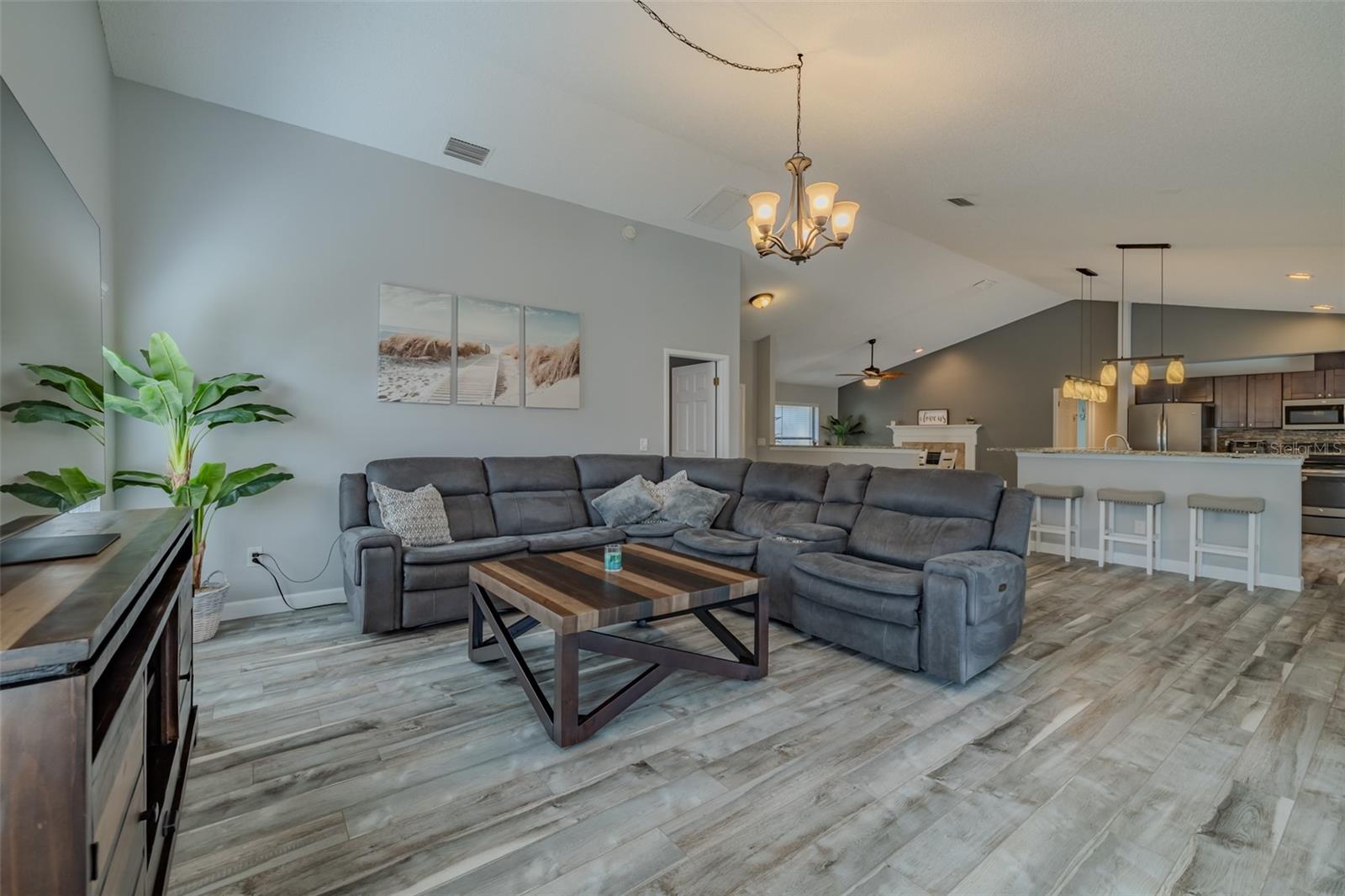 222 HALTON CIR, SEFFNER, FL, 33584