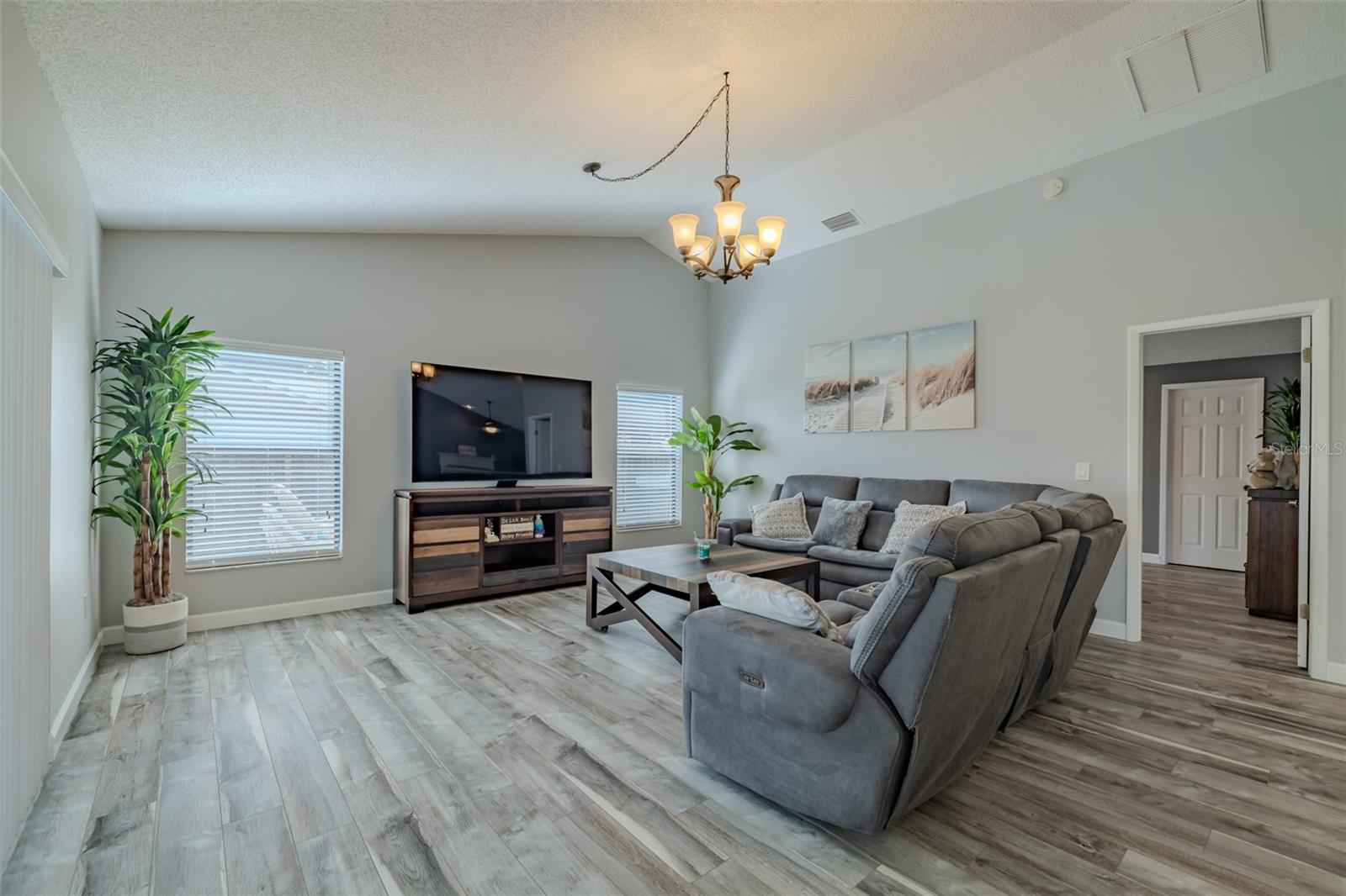 222 HALTON CIR, SEFFNER, FL, 33584