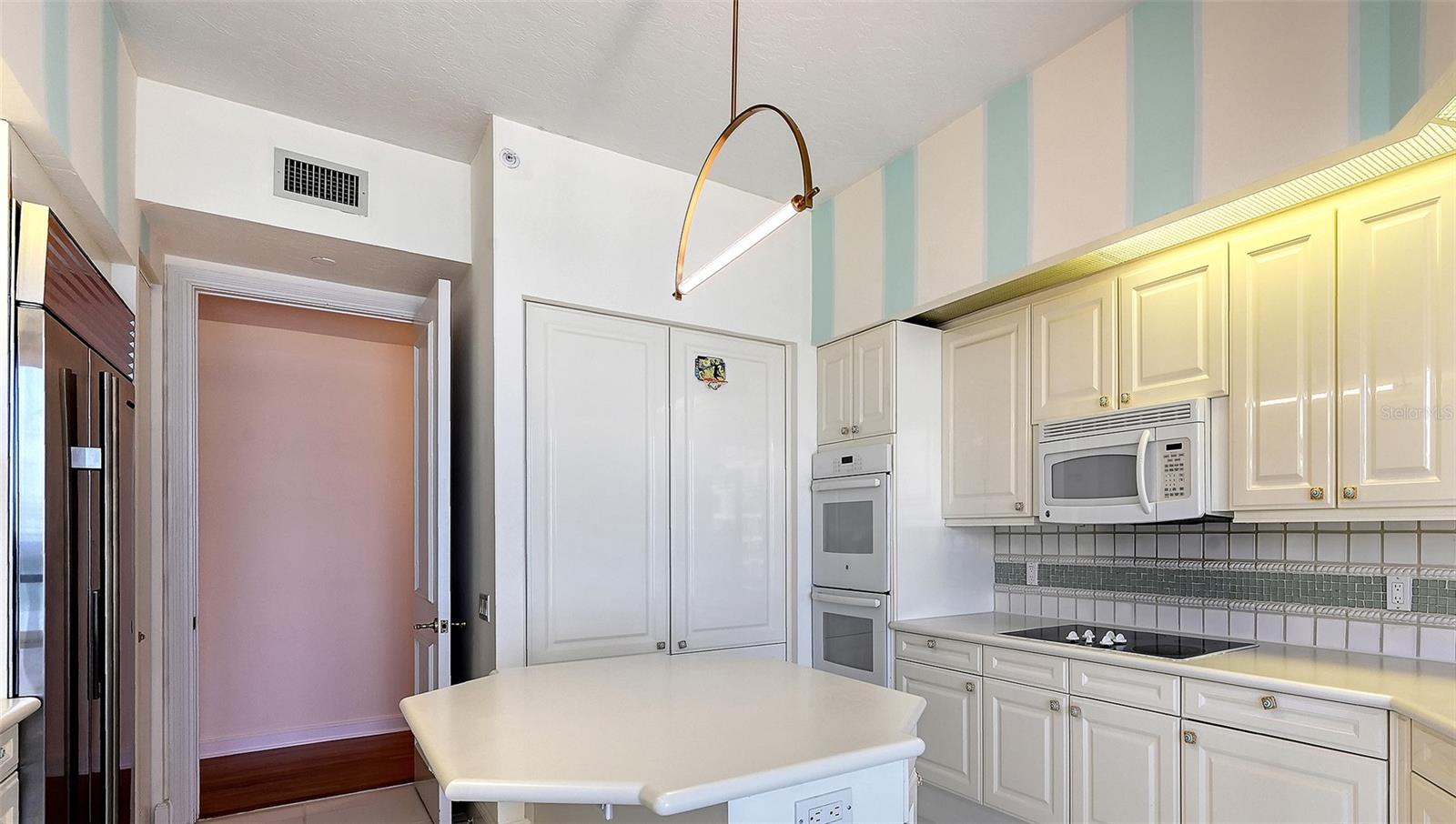 A4669837 Property Photo