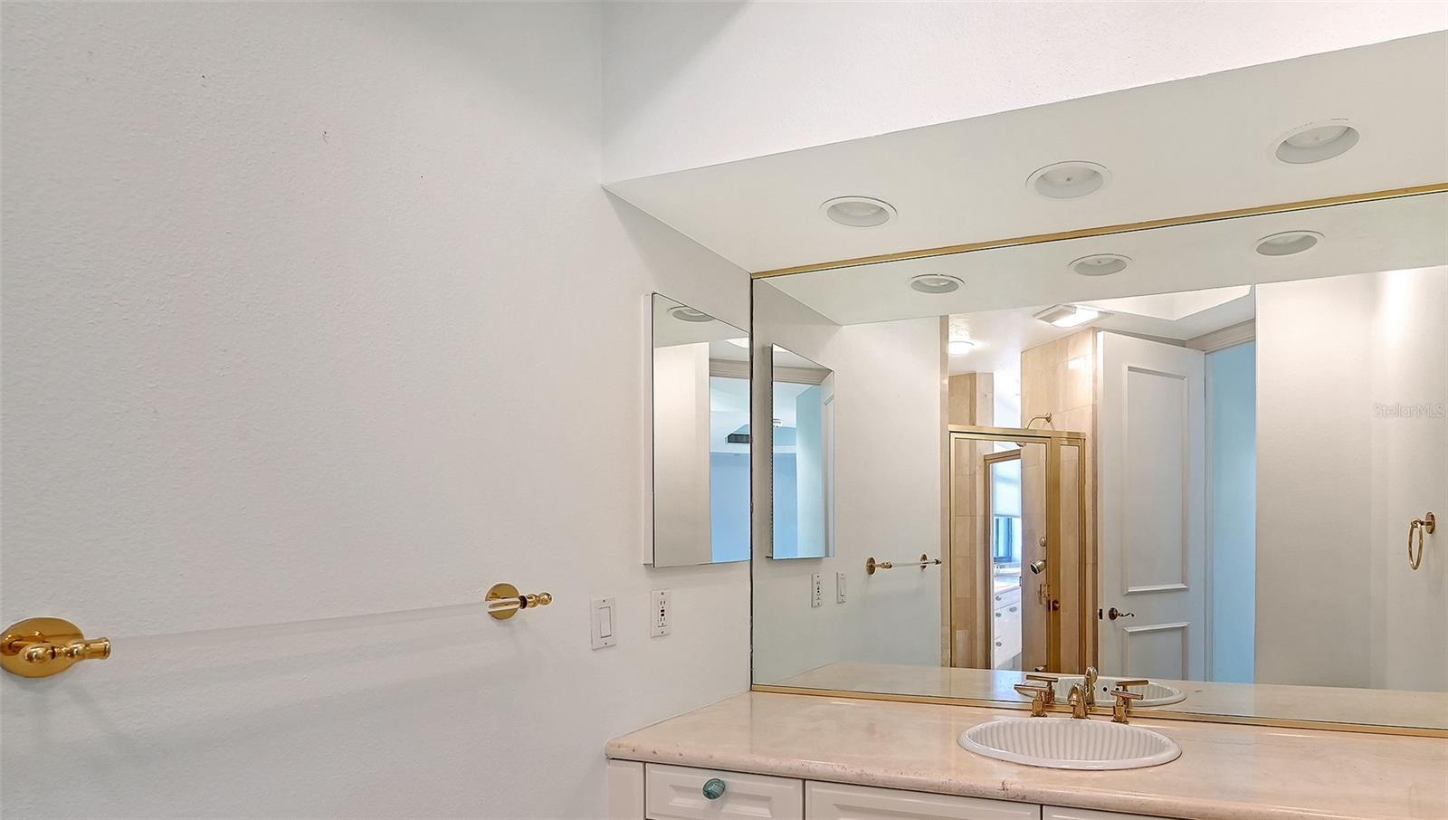 A4669837 Property Photo