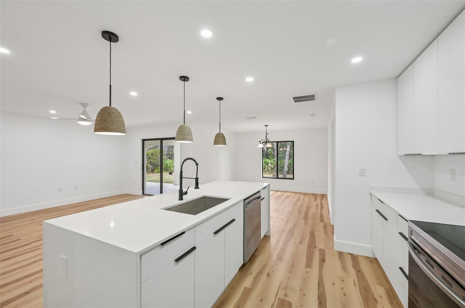 15460 CHAMBERLAIN BLVD, PORT CHARLOTTE, FL, 33953