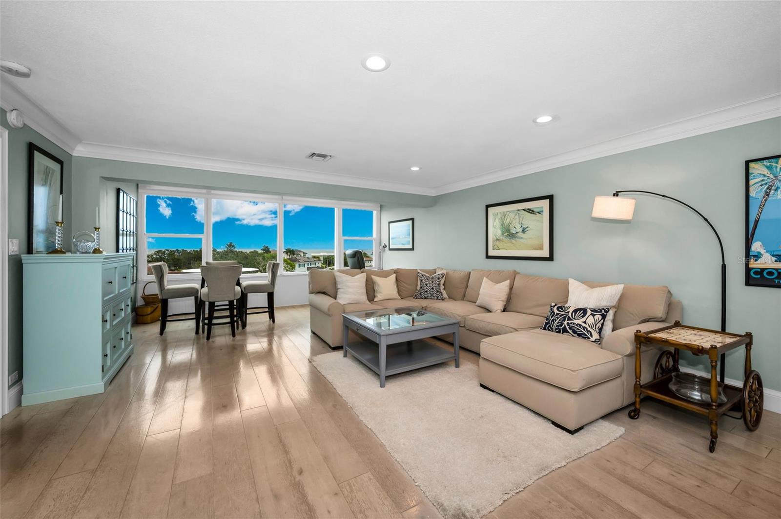 Plenty of room to spread out in the living room