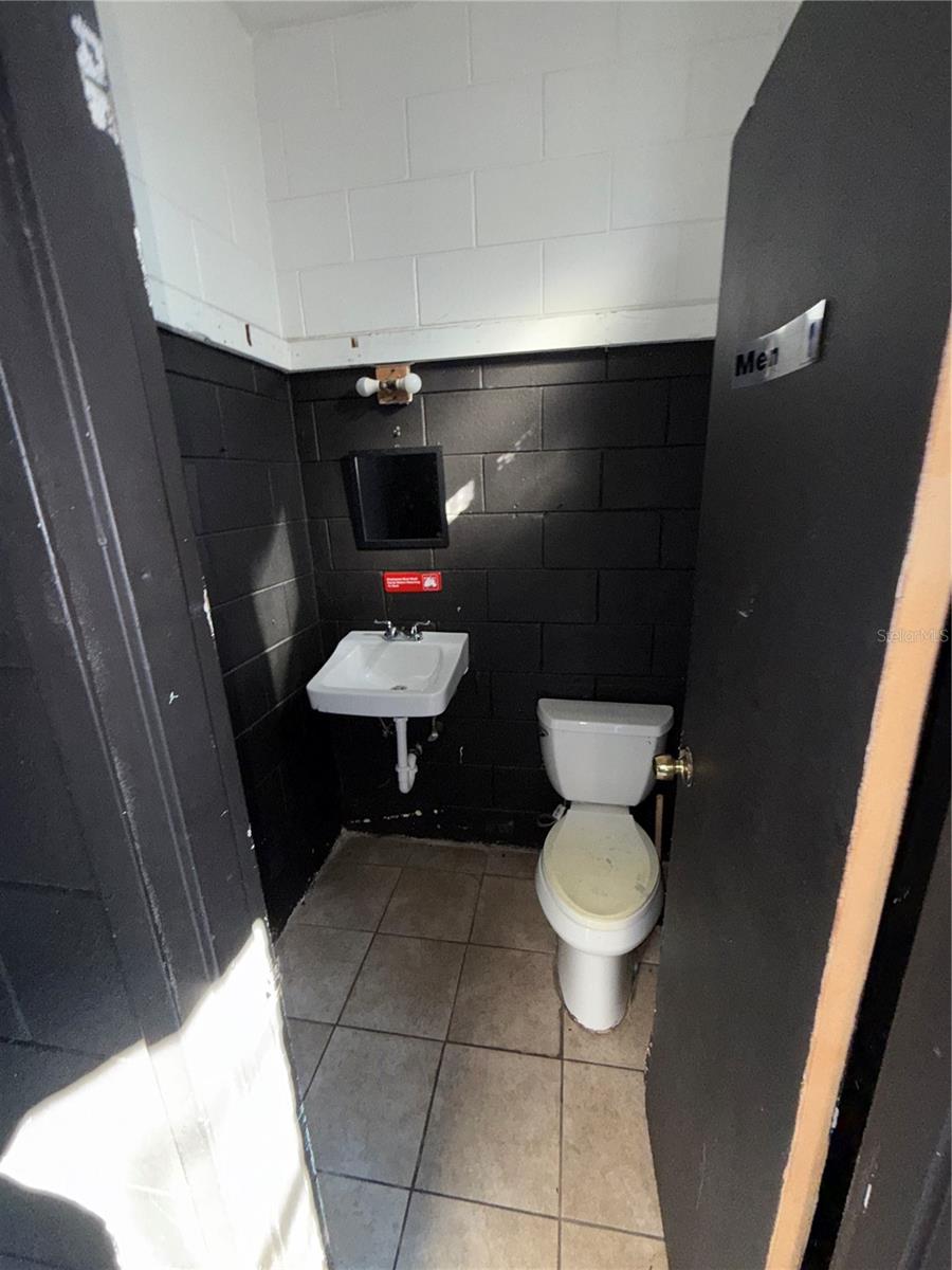 2607 N PINE HILLS RD, ORLANDO, FL, 32808