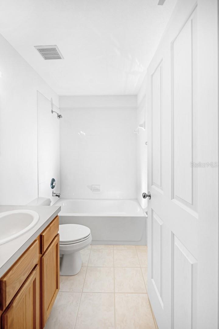 FULL BATHROOM #2