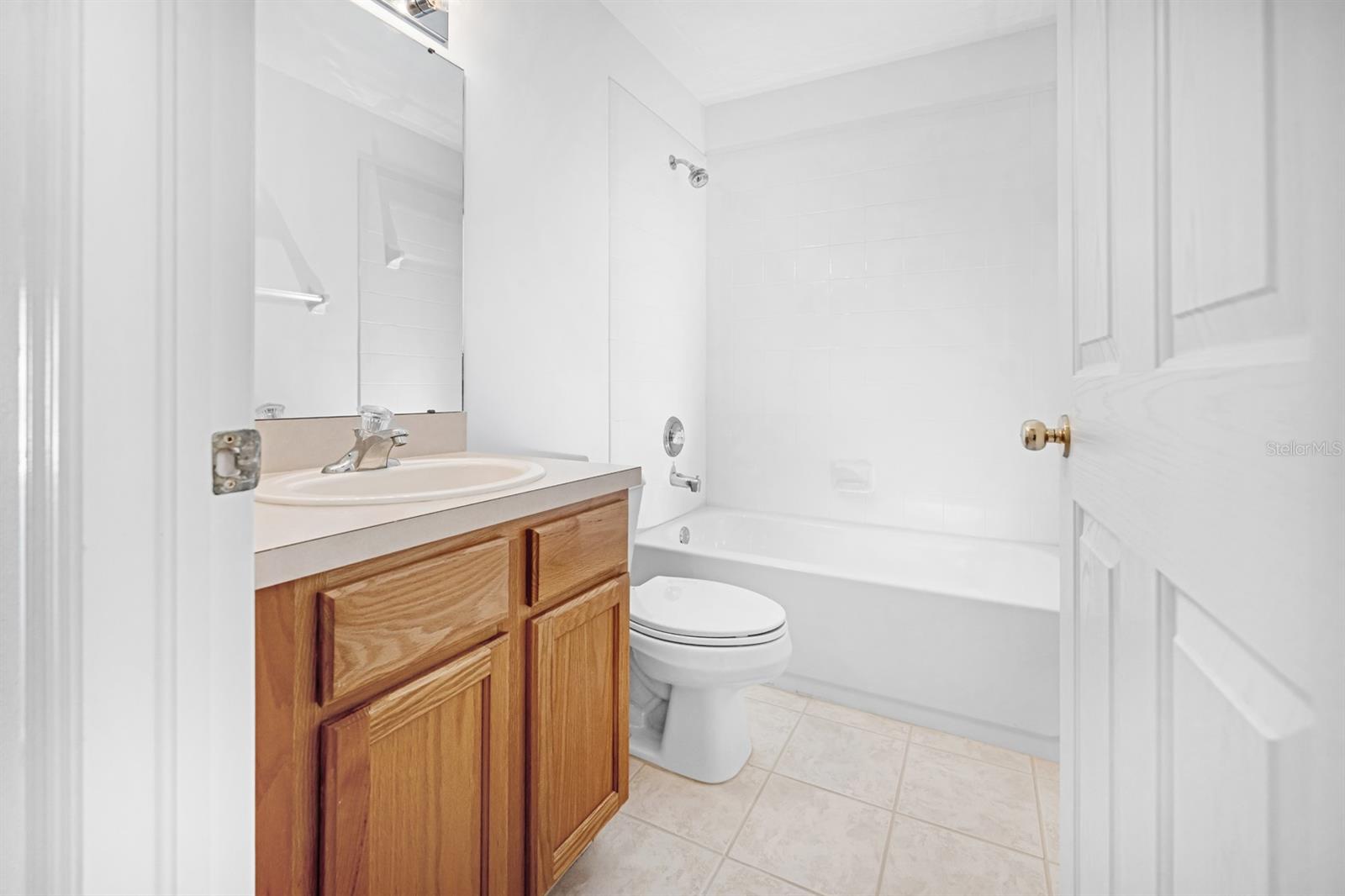 FULL BATHROOM #2