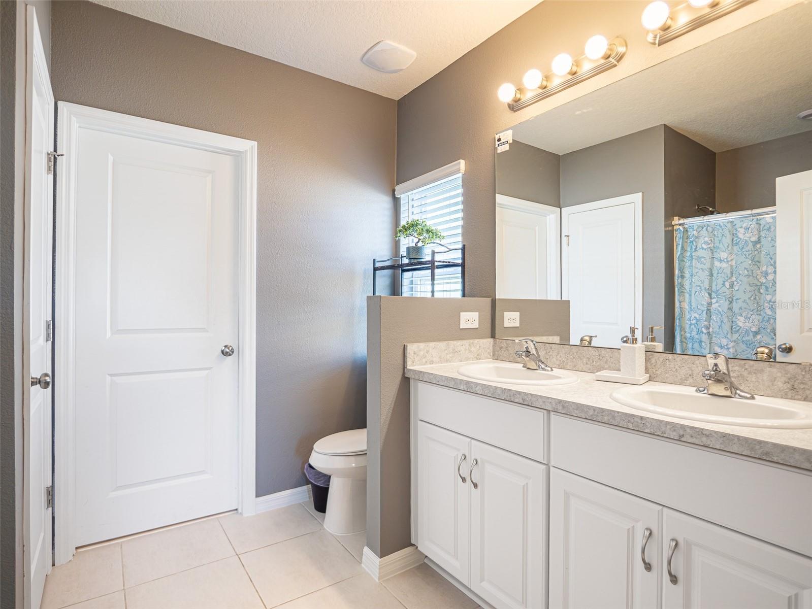 596 MEADOW BEND DR, DAVENPORT, FL, 33837