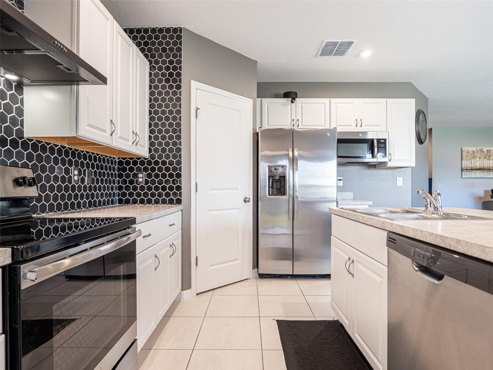 596 MEADOW BEND DR, DAVENPORT, FL, 33837