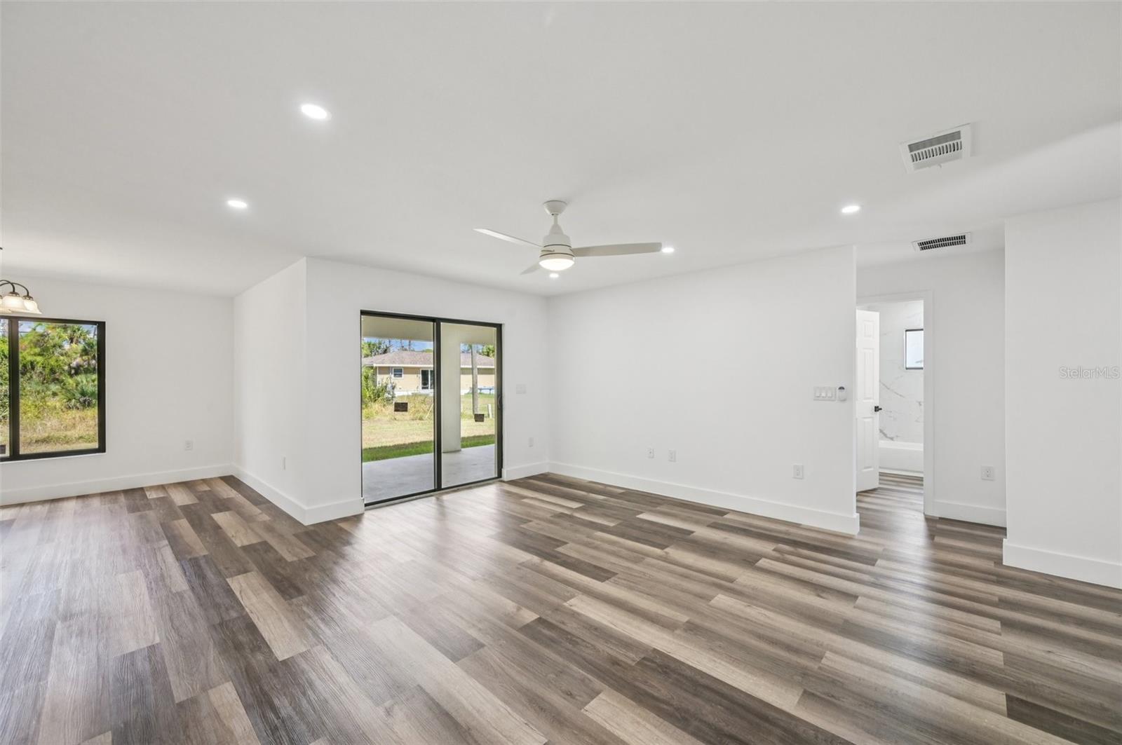 15468 CHAMBERLAIN BLVD, PORT CHARLOTTE, FL, 33953