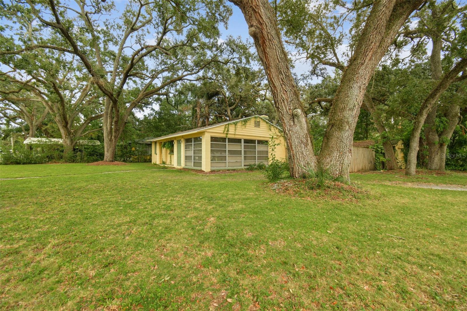 1001 E FERN ST, TAMPA, FL, 33604