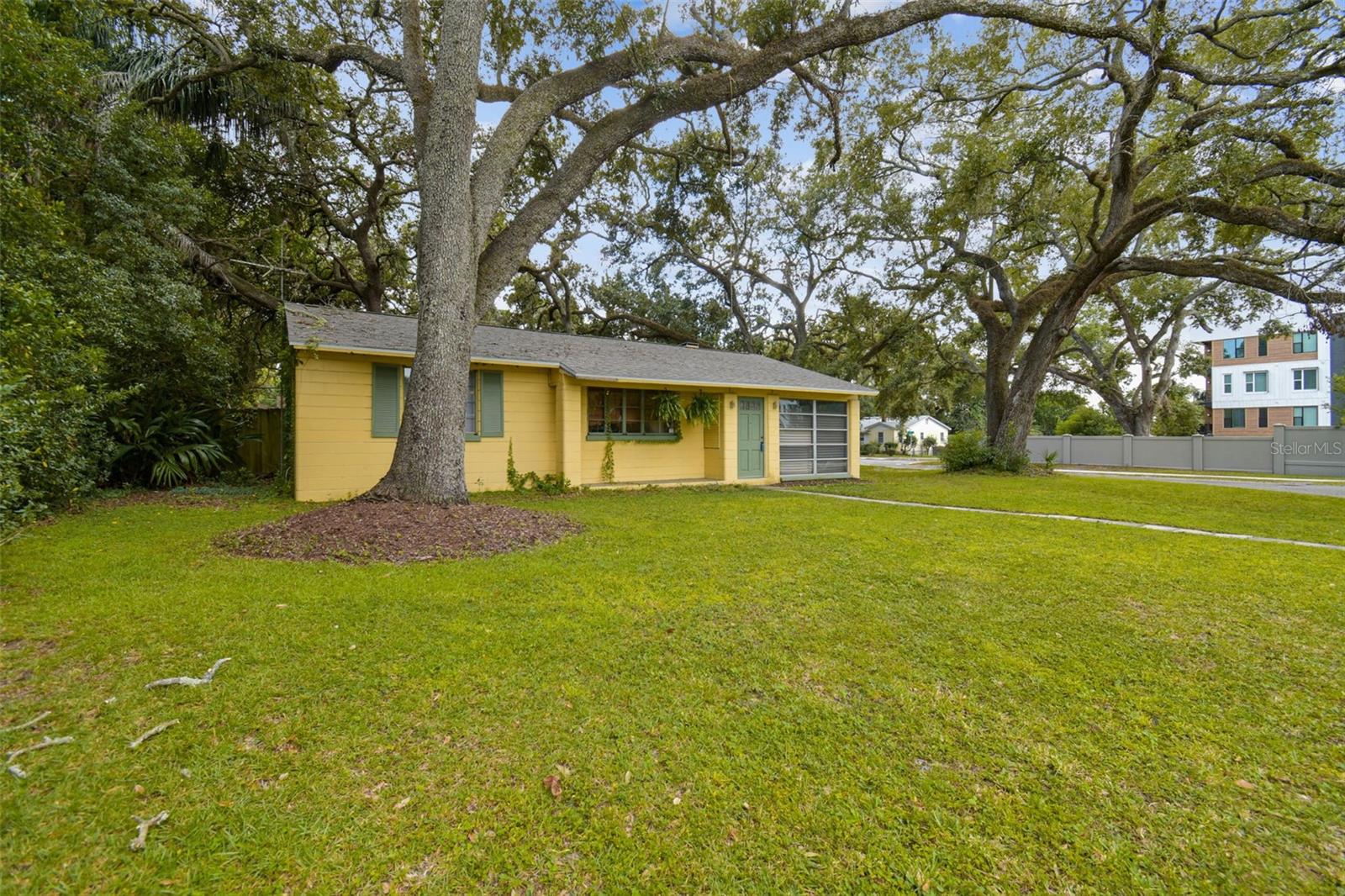 1001 E FERN ST, TAMPA, FL, 33604