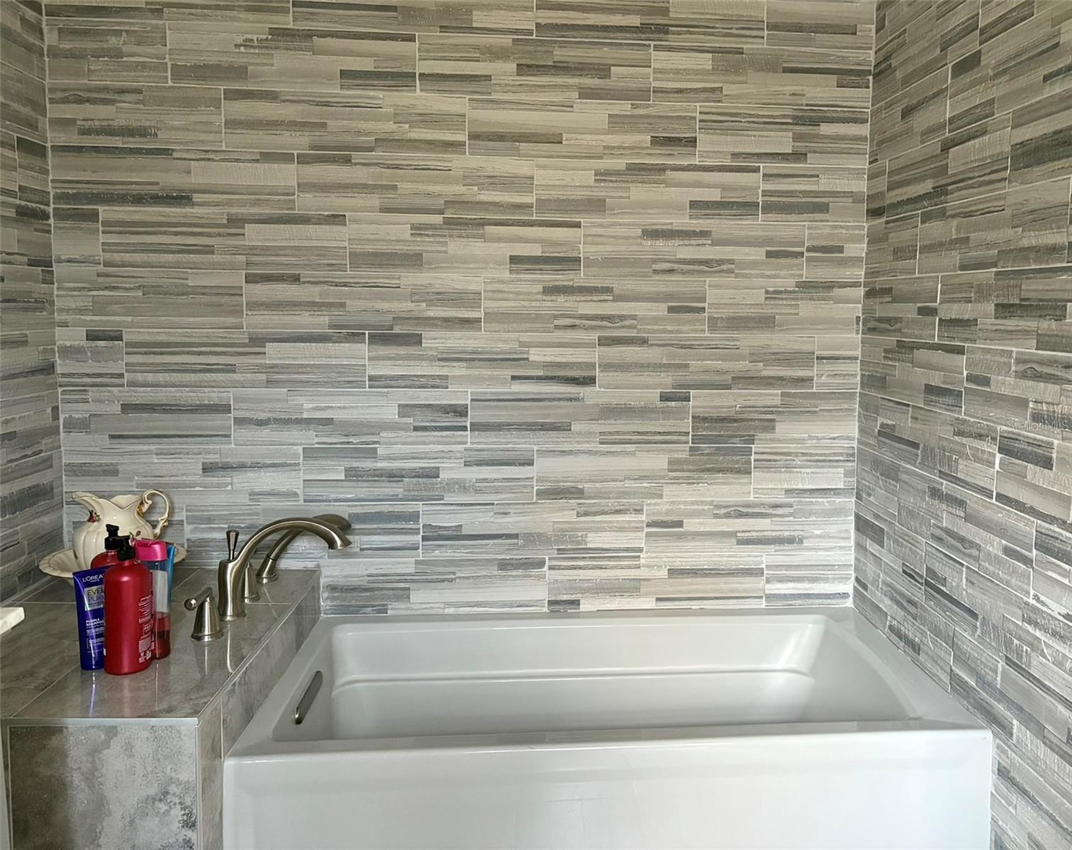 16507 CHAMBERLAIN BLVD, PORT CHARLOTTE, FL, 33954