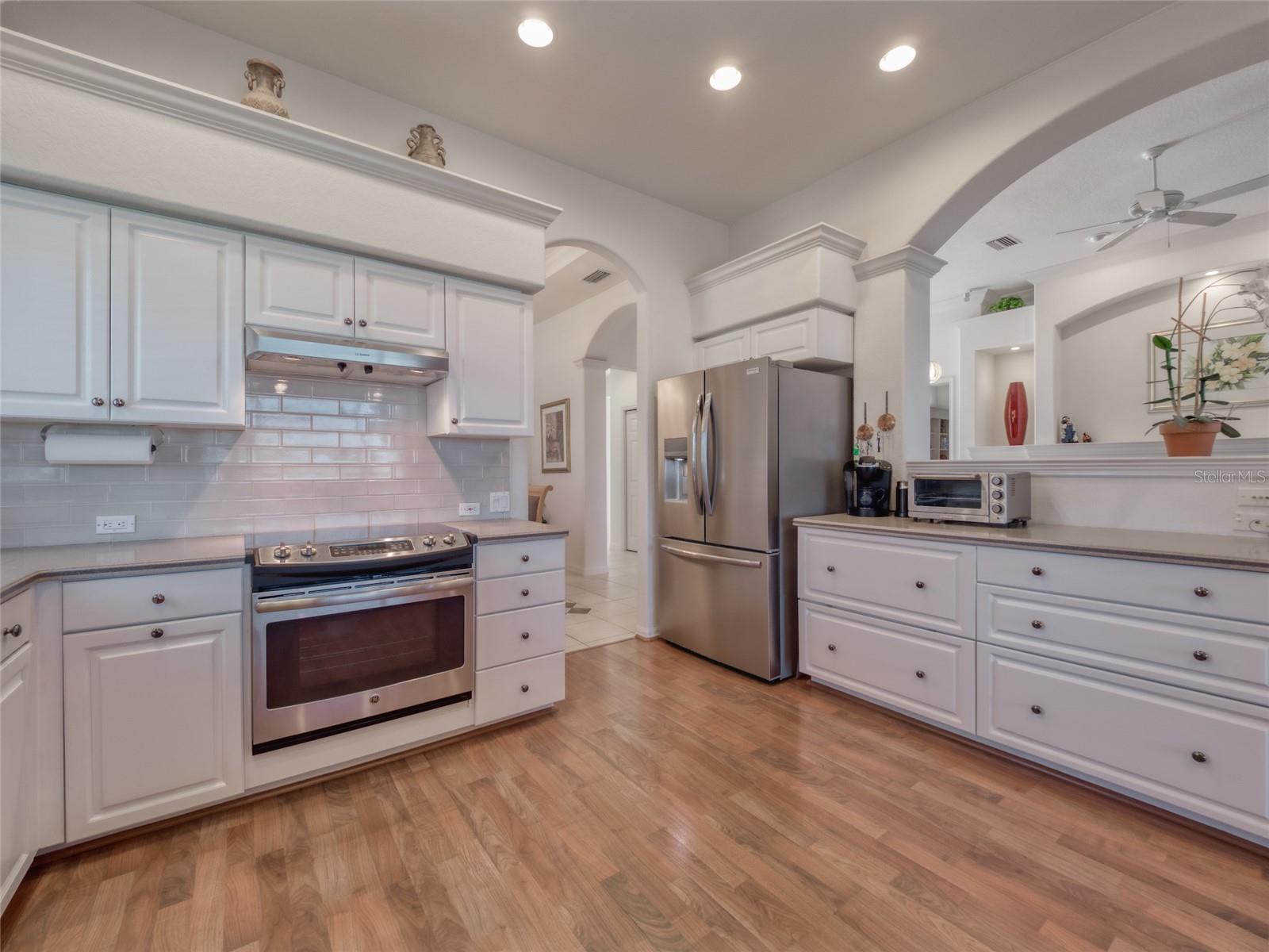 6631 WATERS EDGE WAY, LAKEWOOD RANCH, FL, 34202