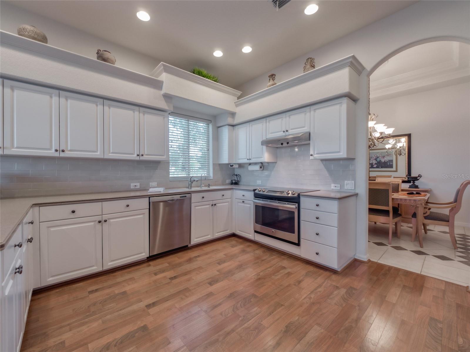 6631 WATERS EDGE WAY, LAKEWOOD RANCH, FL, 34202