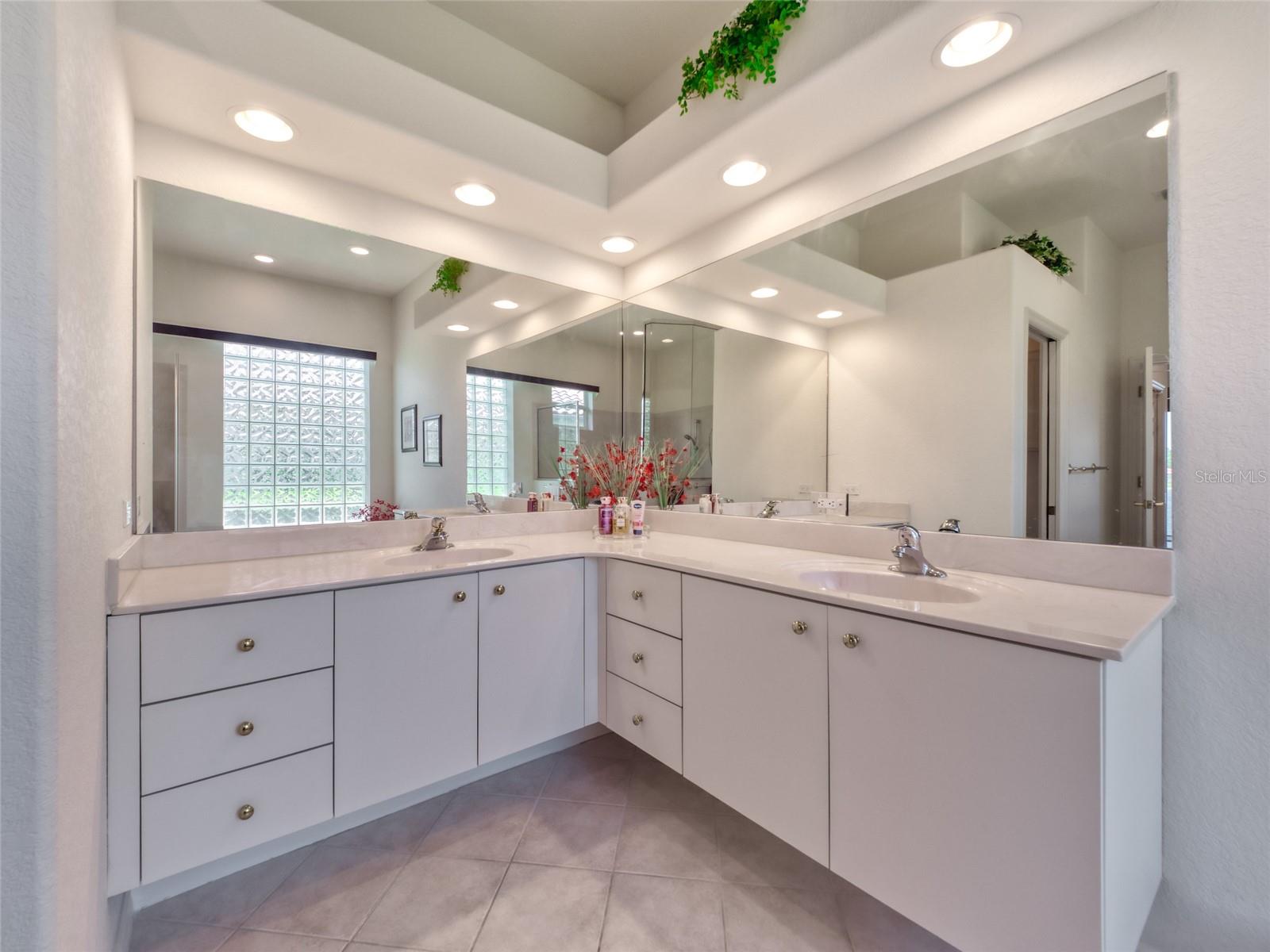 6631 WATERS EDGE WAY, LAKEWOOD RANCH, FL, 34202