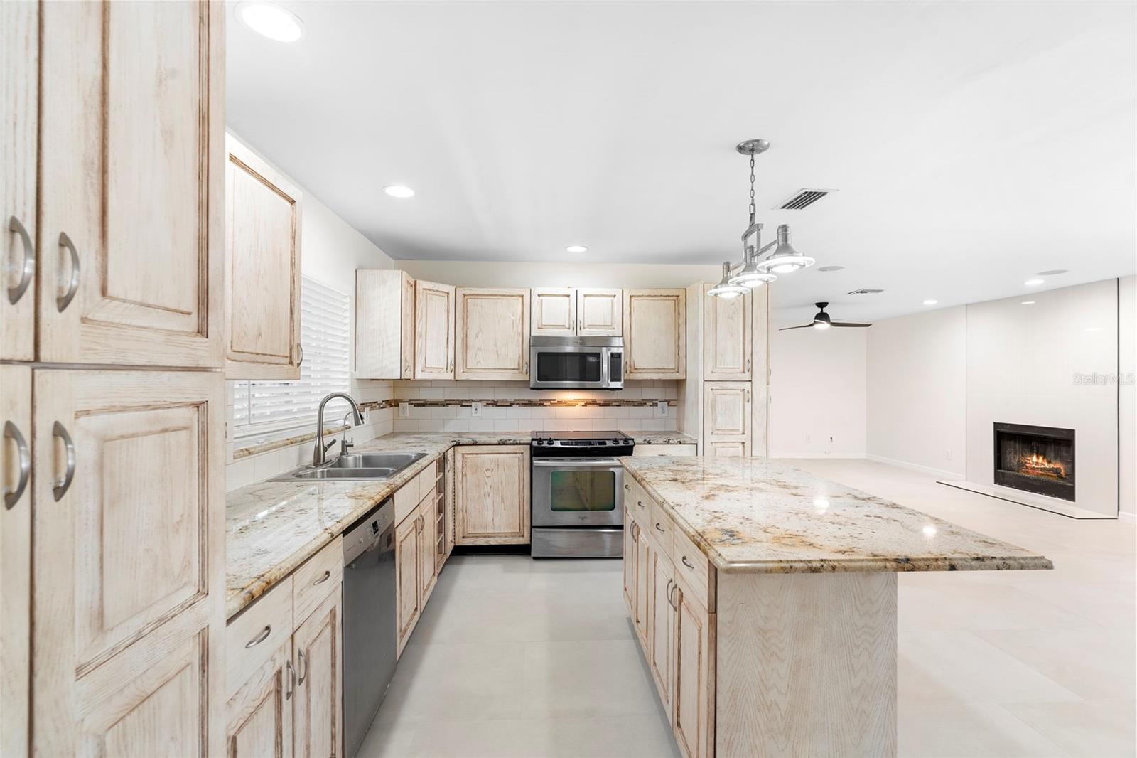 820 DE LA BOSQUE, LONGWOOD, FL, 32779