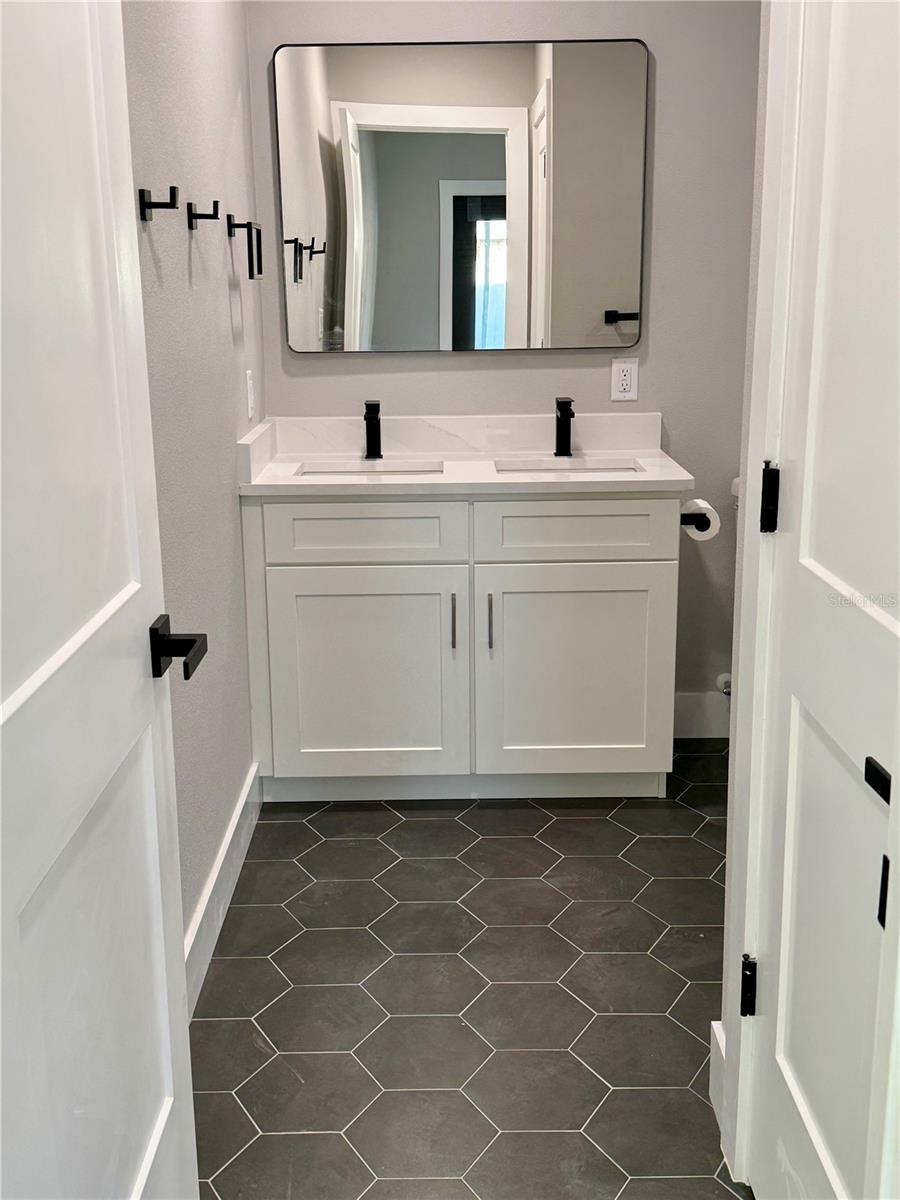 745 SUNSET CV, MADEIRA BEACH, FL, 33708