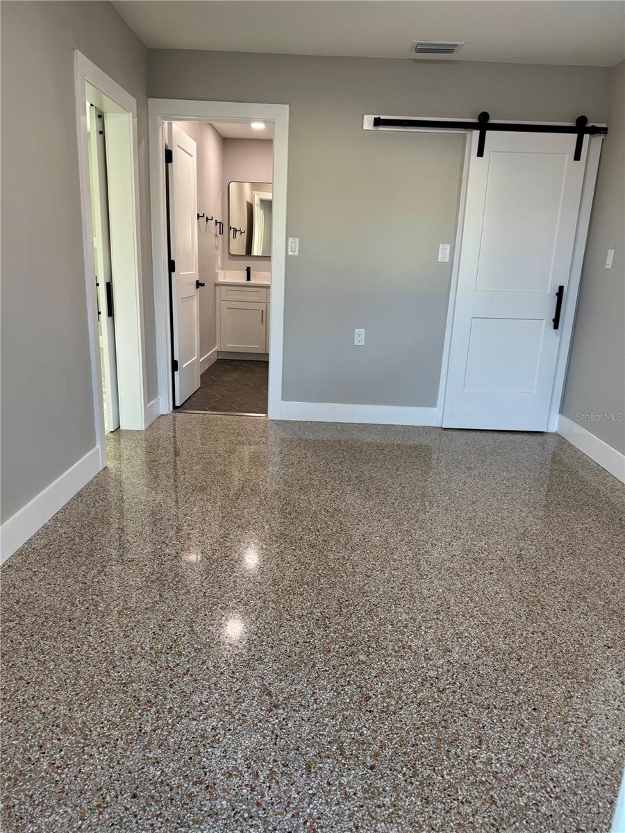 745 SUNSET CV, MADEIRA BEACH, FL, 33708