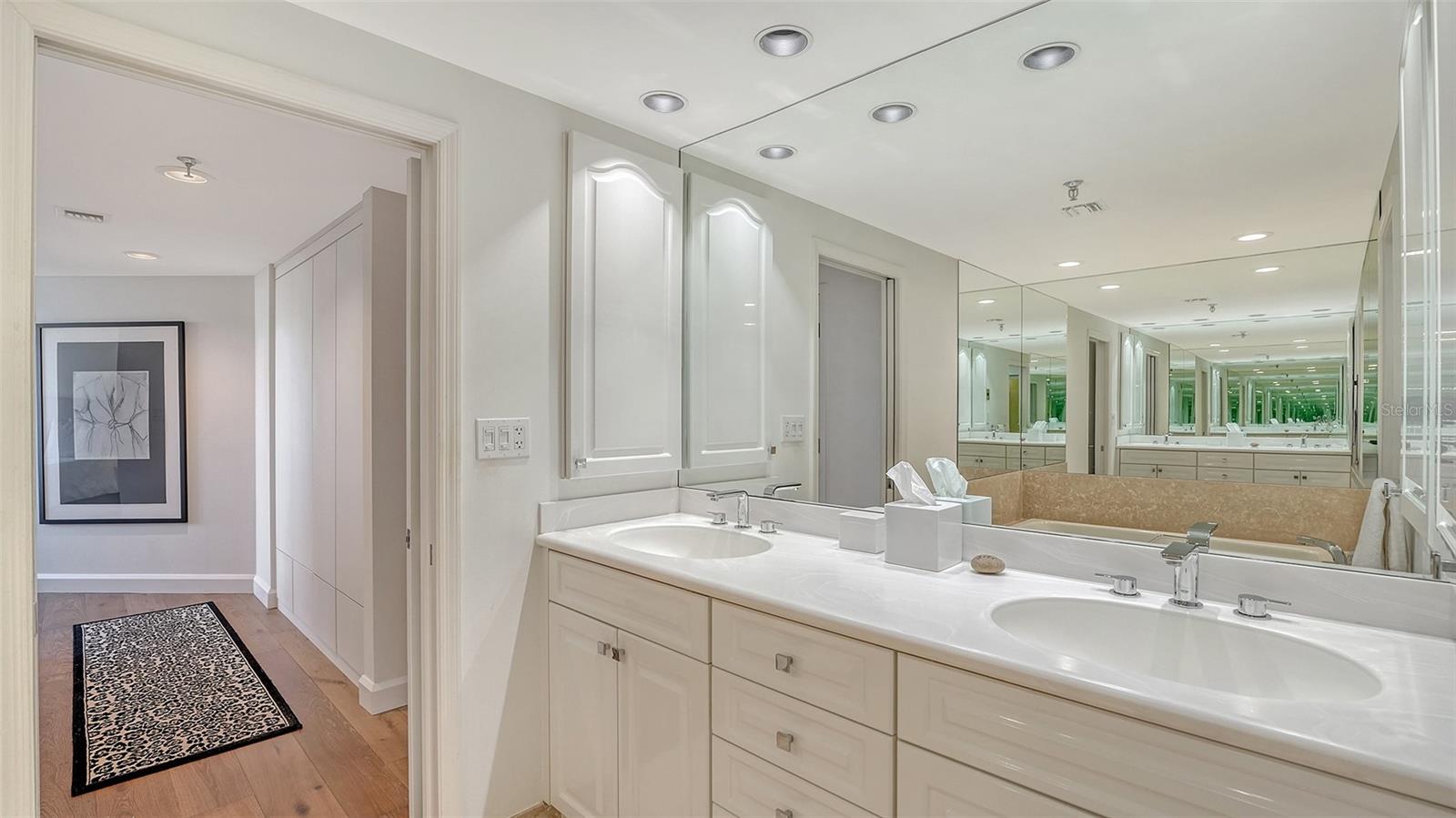 1211 GULF OF MEXICO DR #301, LONGBOAT KEY, FL, 34228