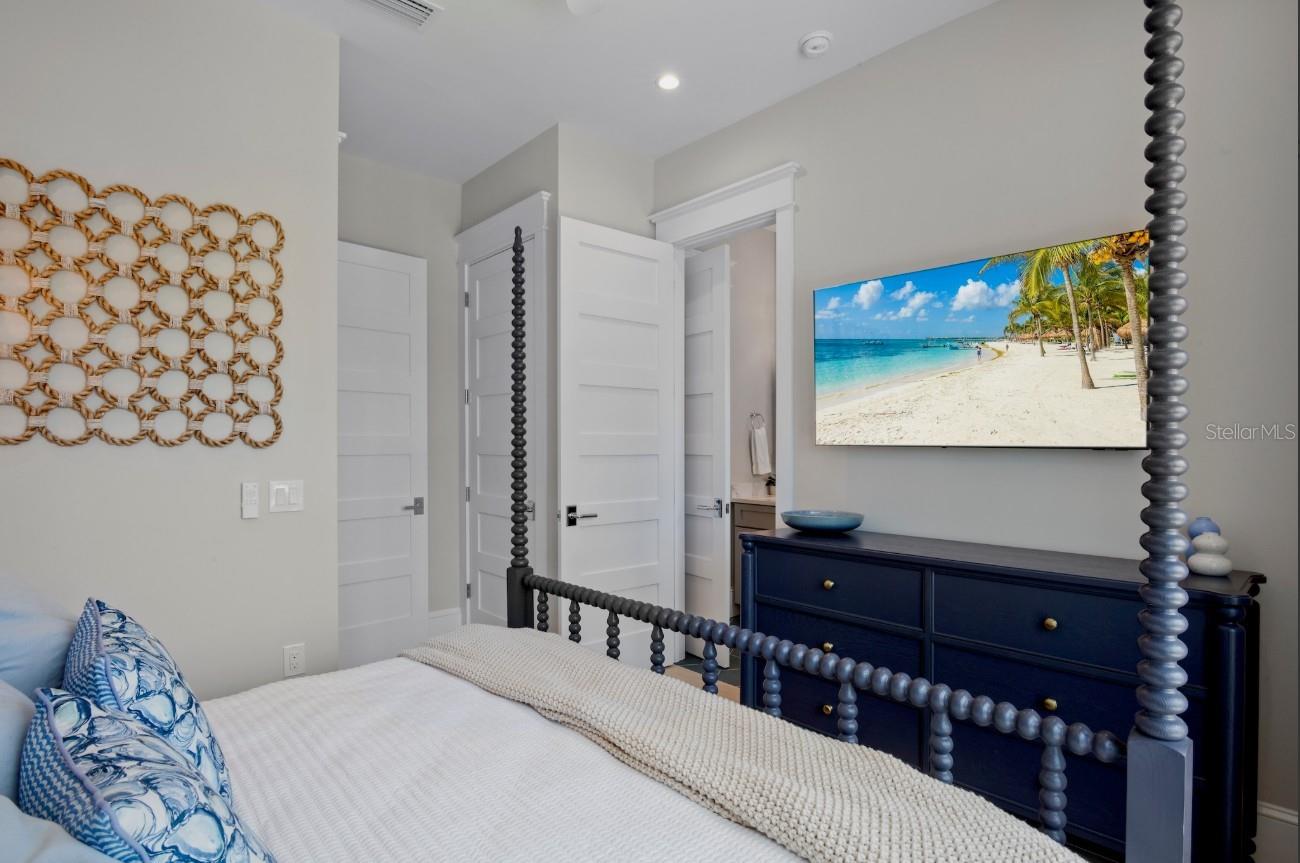 2412 AVENUE C, BRADENTON BEACH, FL, 34217