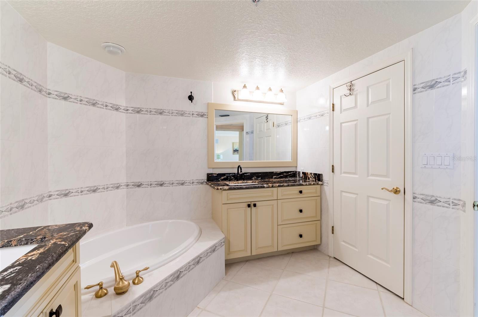 16750 GULF BLVD #214, NORTH REDINGTON BEACH, FL, 33708