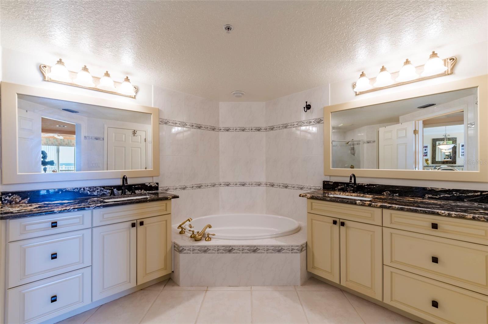 16750 GULF BLVD #214, NORTH REDINGTON BEACH, FL, 33708