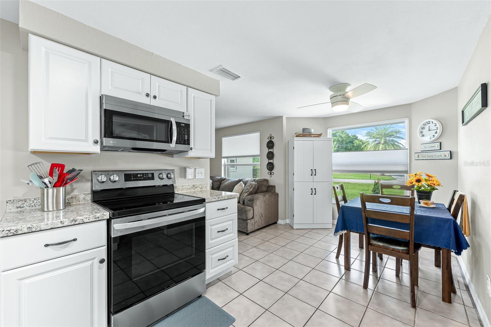 17040 E LAKE DR, NORTH FORT MYERS, FL, 33917