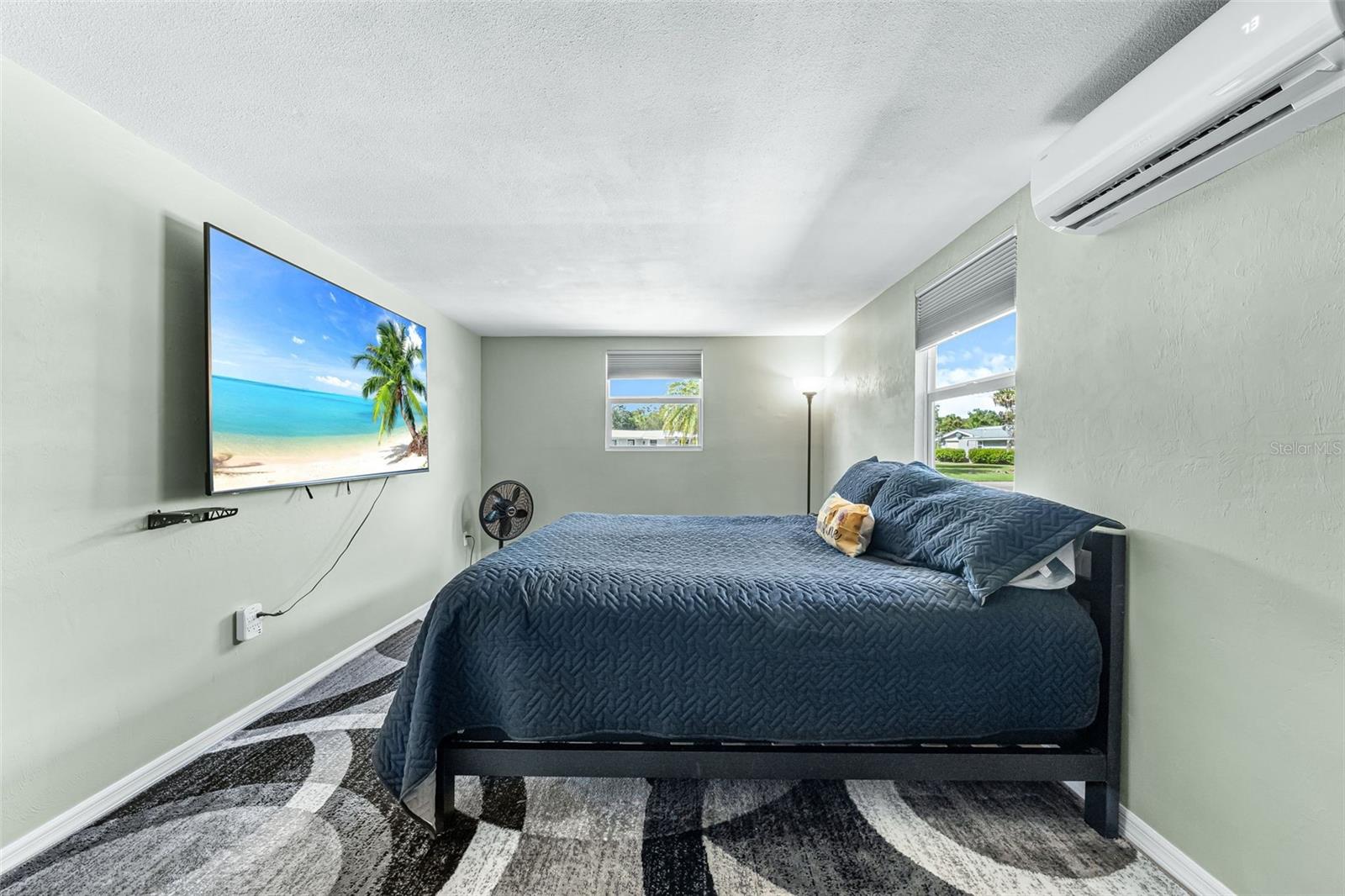 17040 E LAKE DR, NORTH FORT MYERS, FL, 33917