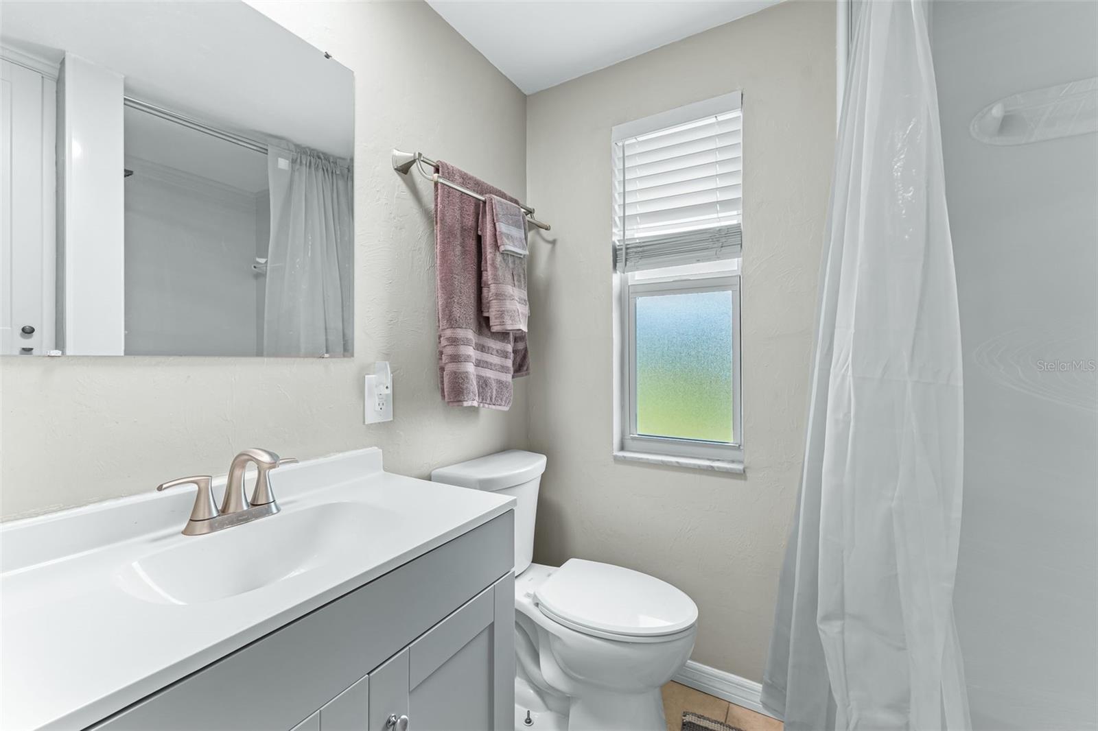 17040 E LAKE DR, NORTH FORT MYERS, FL, 33917