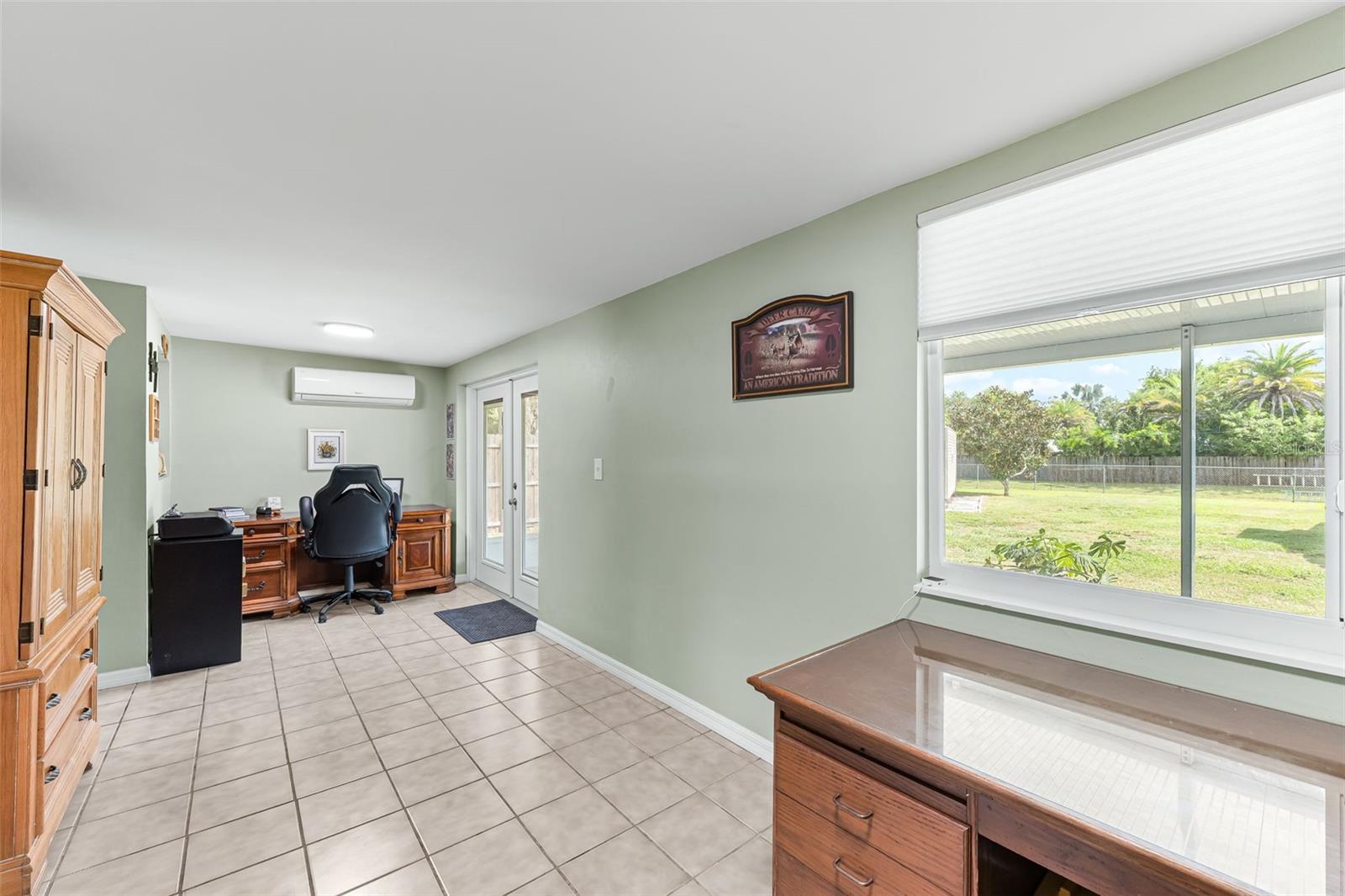 17040 E LAKE DR, NORTH FORT MYERS, FL, 33917