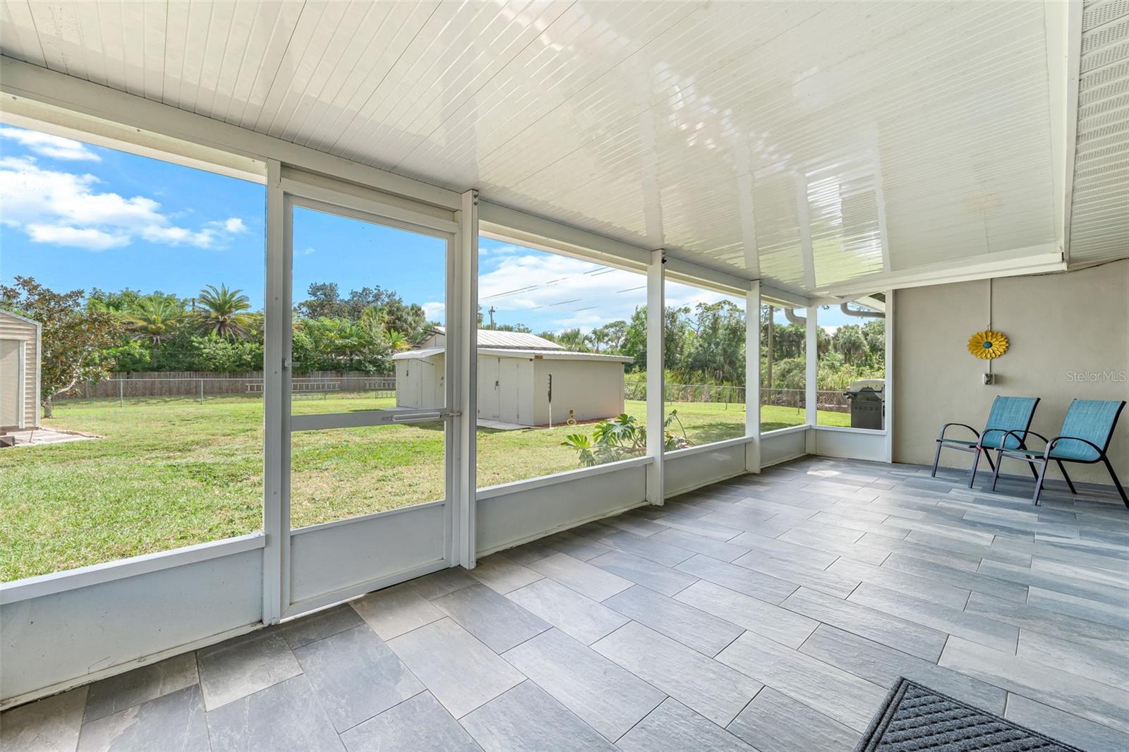 17040 E LAKE DR, NORTH FORT MYERS, FL, 33917